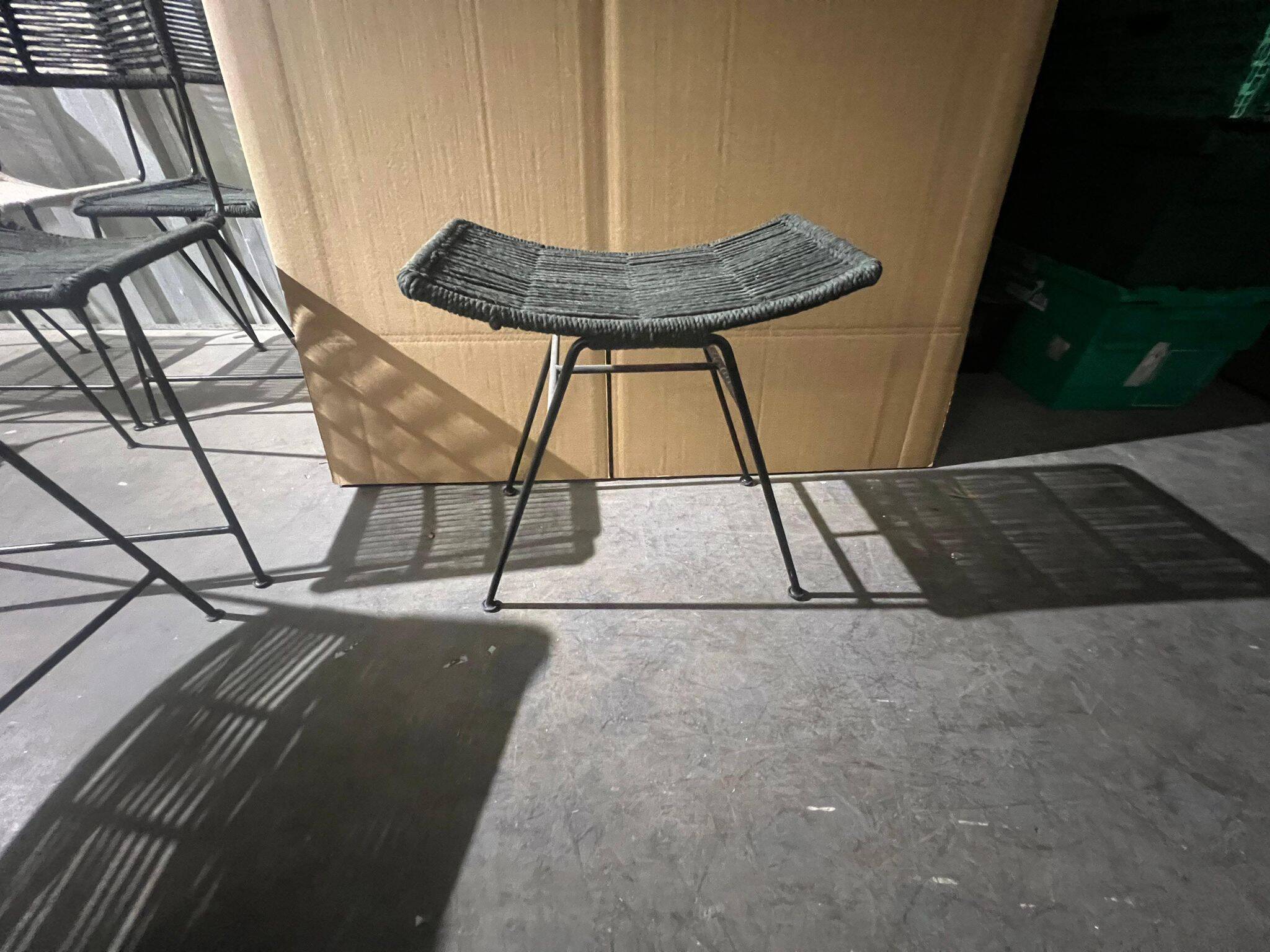 Murgi caravan stool black