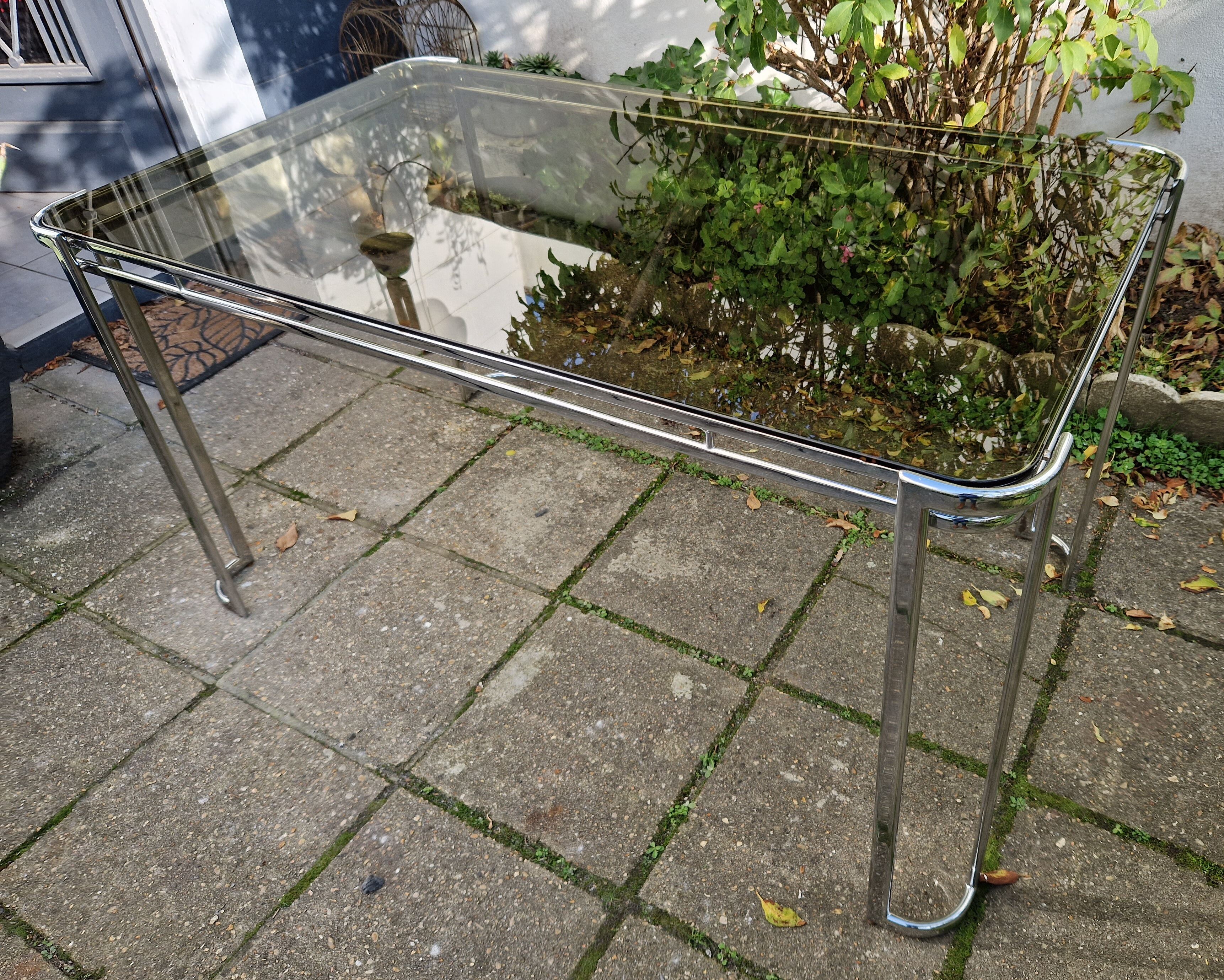 Table en métal chromé 1970 circa