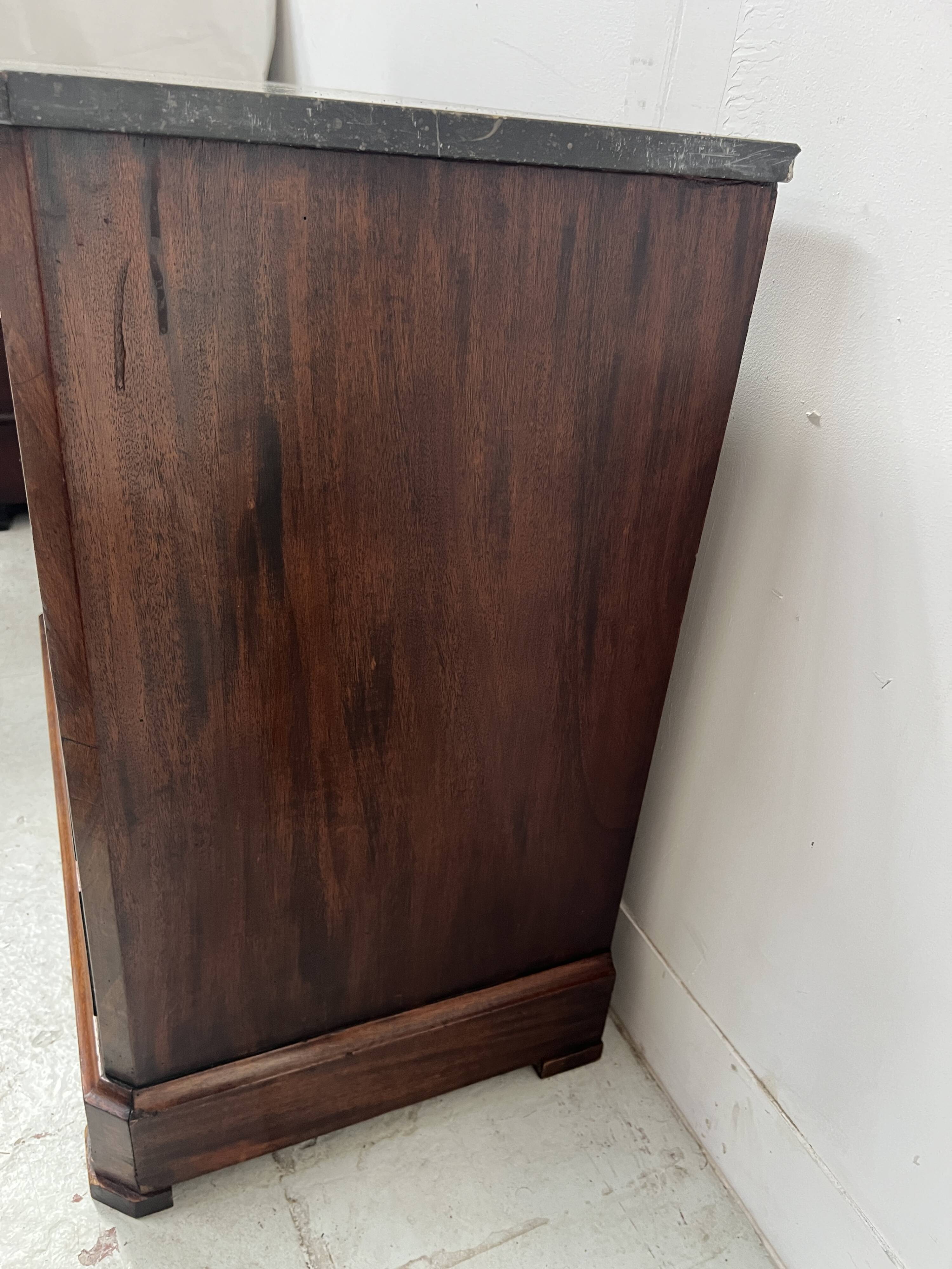 Commode en acajou de style Louis Philippe XIX siècle