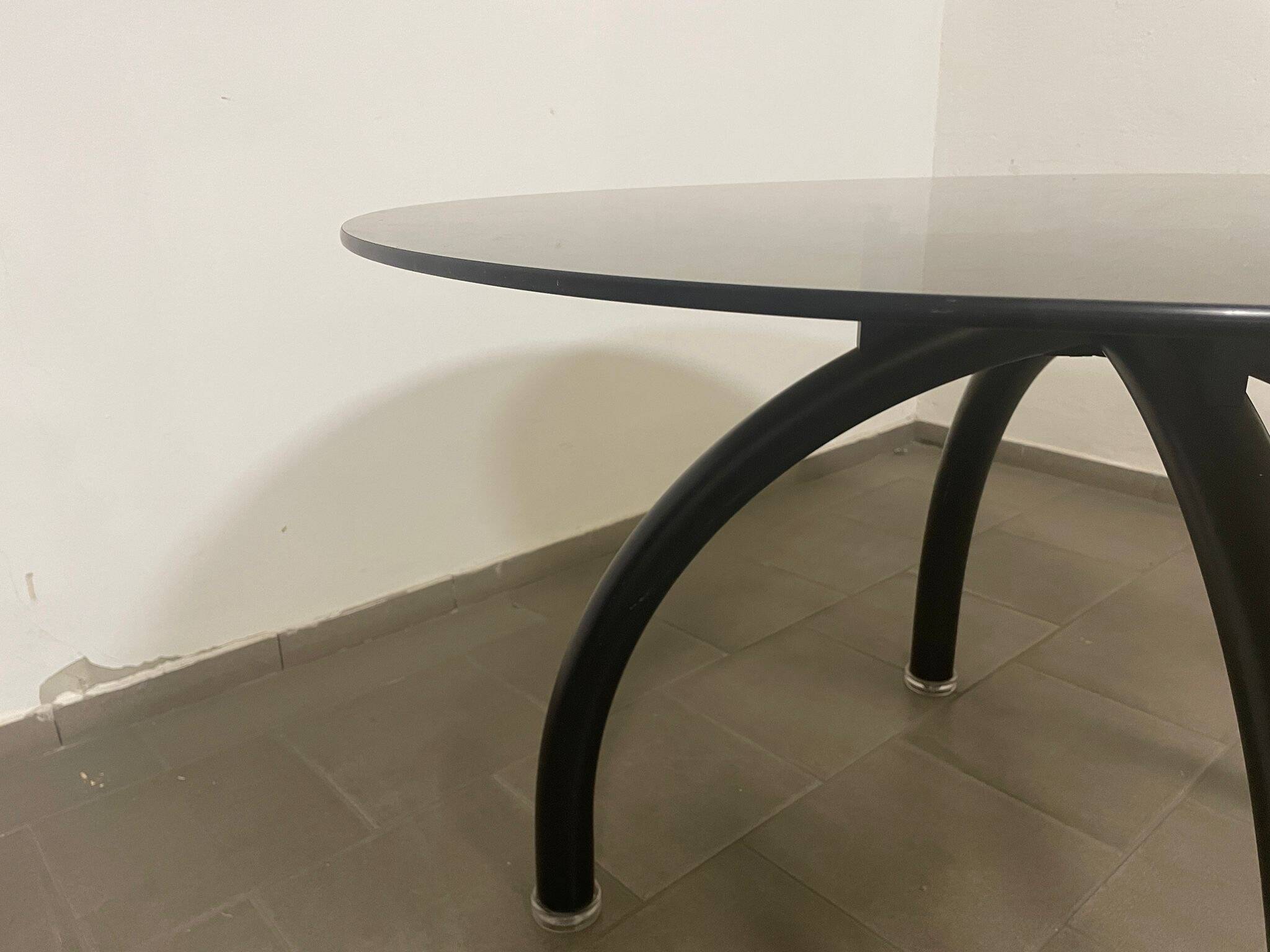 Dining table spider table Knoll