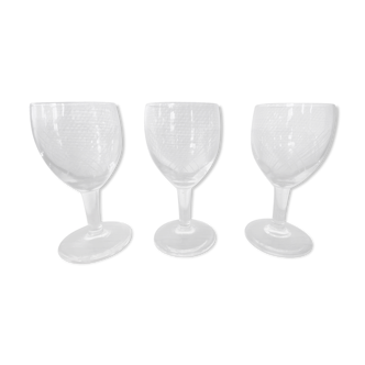 Set of 3 white wine glasses in cut glass