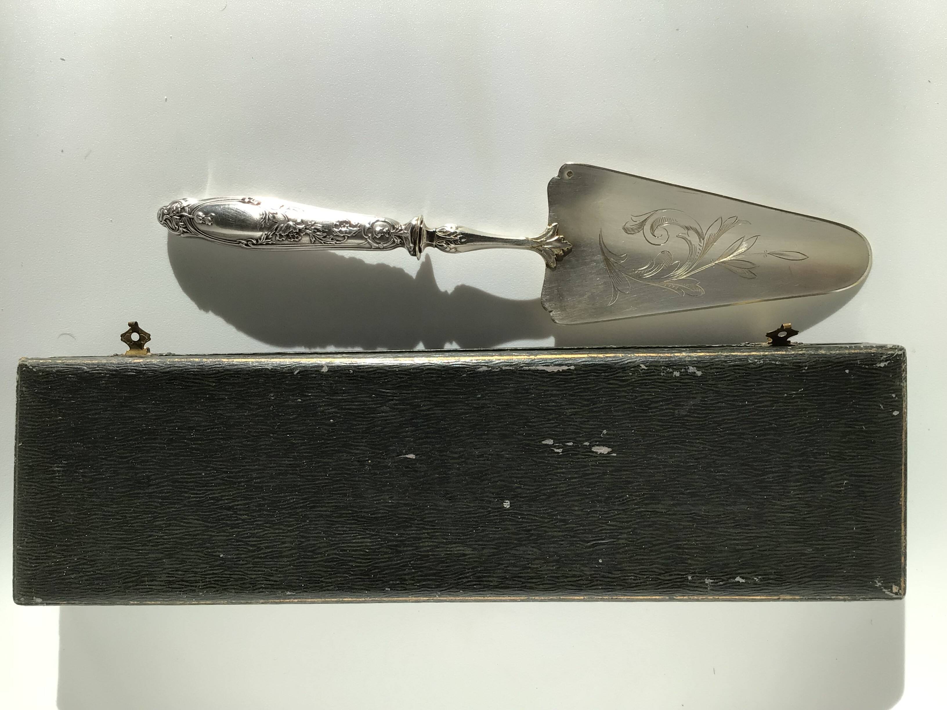 Cake or pie server 19th century silver metal engraved punch