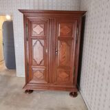 Pegged cabinet