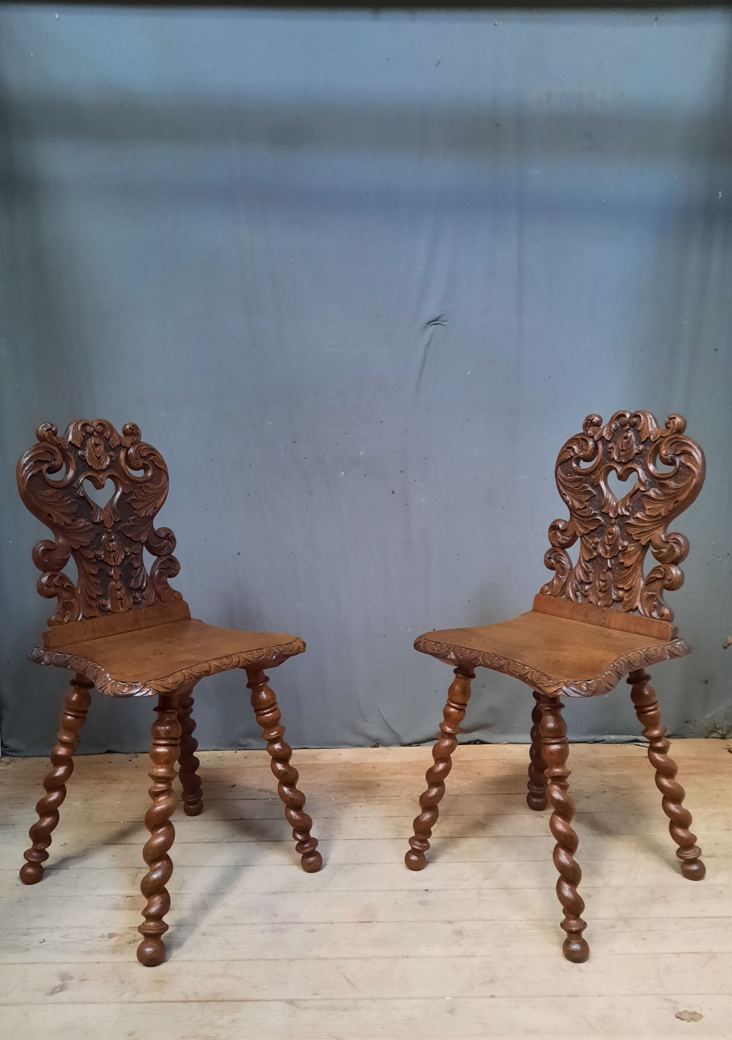 Pair of escabelle chair