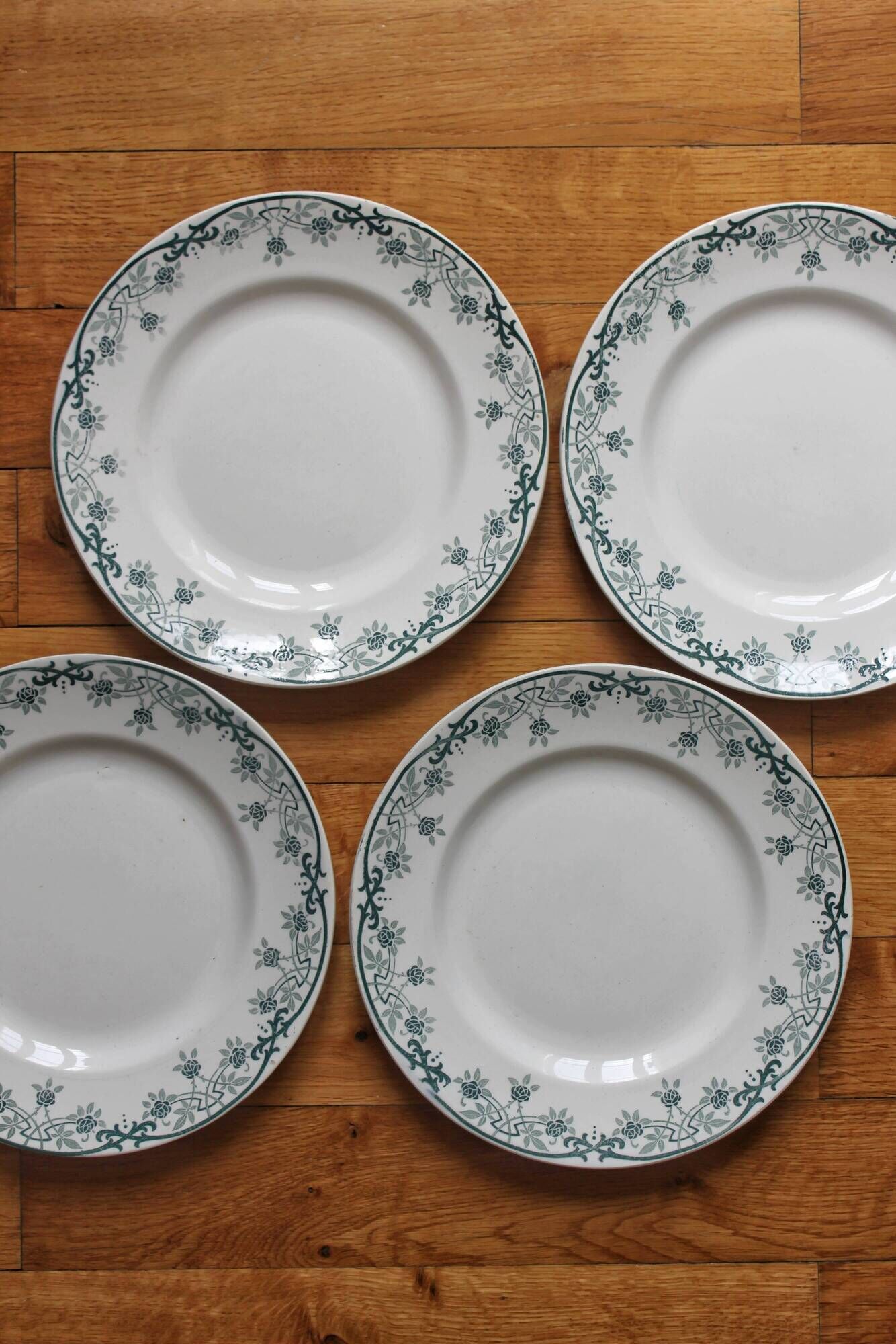 4 assiettes plates en terre de fer modèle "Blériot" Saint Amand et Hamage