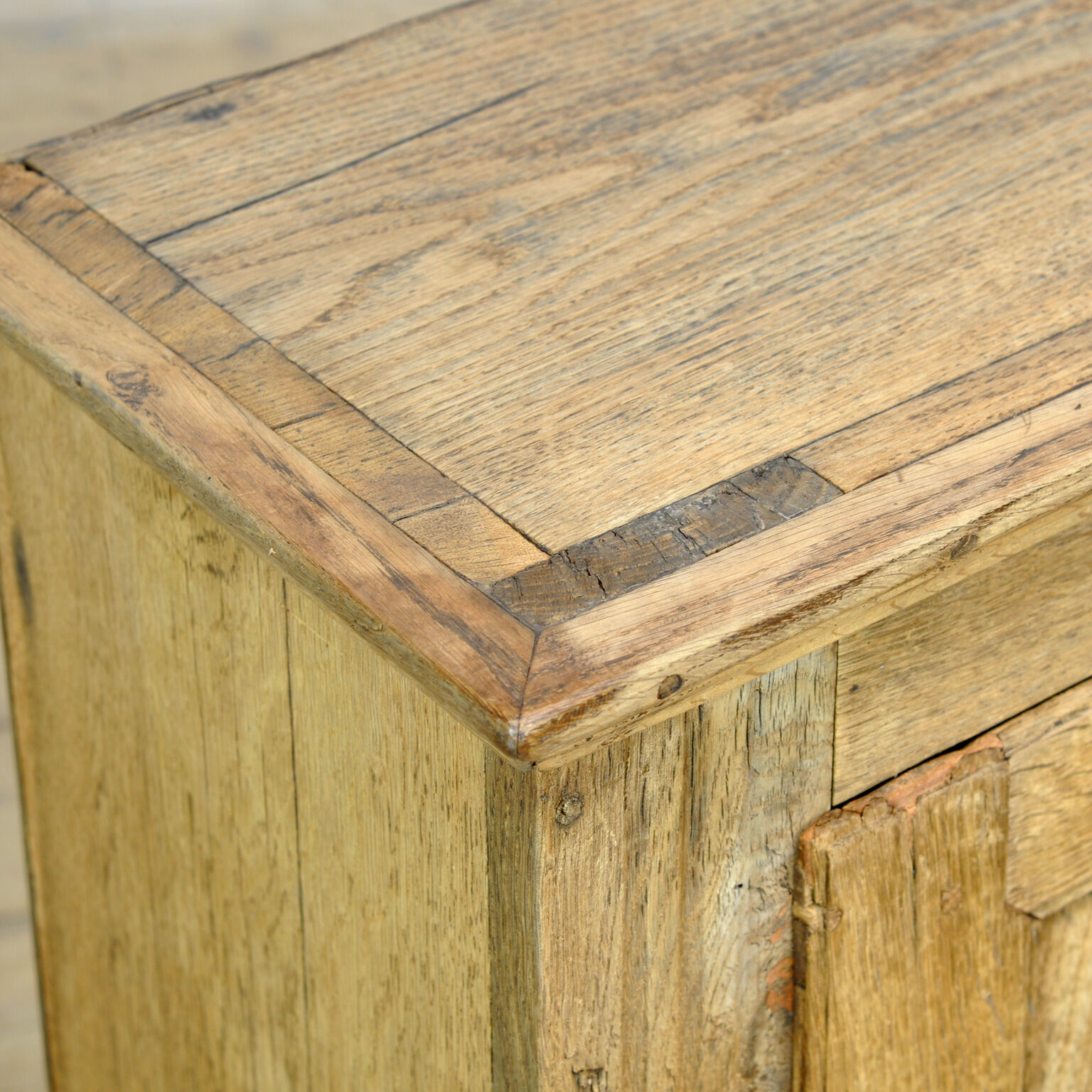 Small oak cabinet, circa 1820