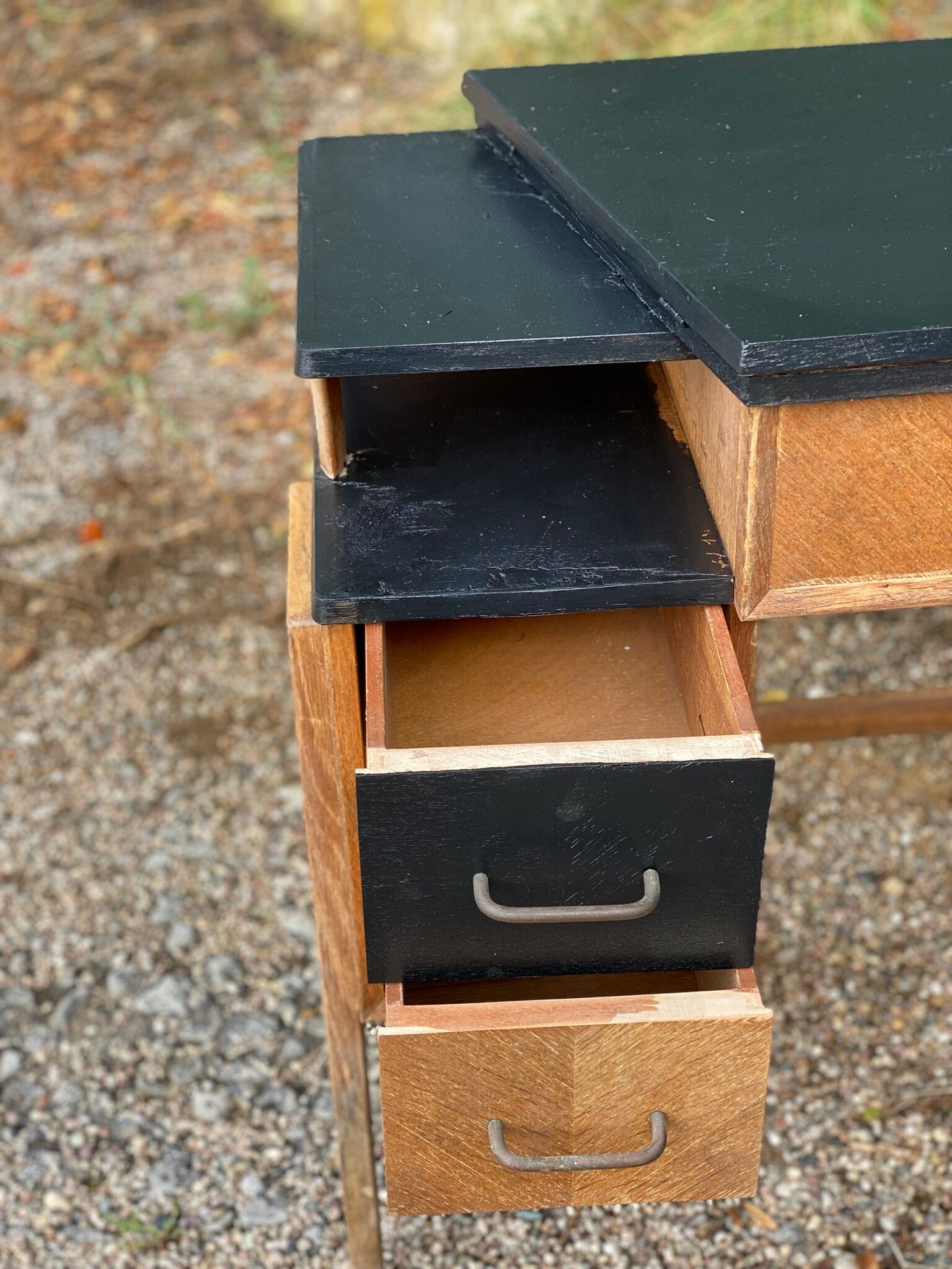 Bureau aux pieds V