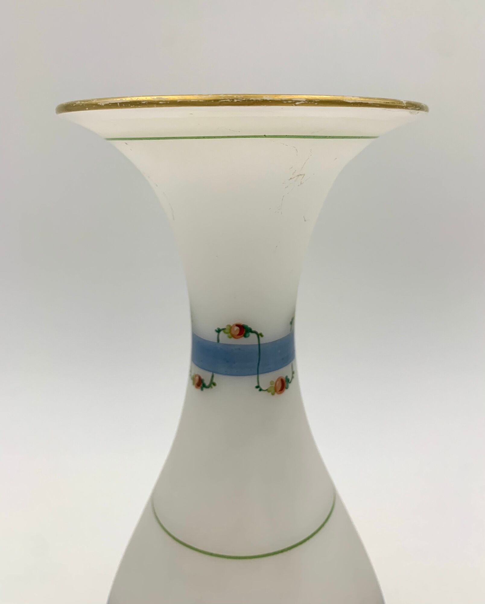 Pair of ancient opaline vases, flower decoration and blue and gold fillets - Circa 1900
