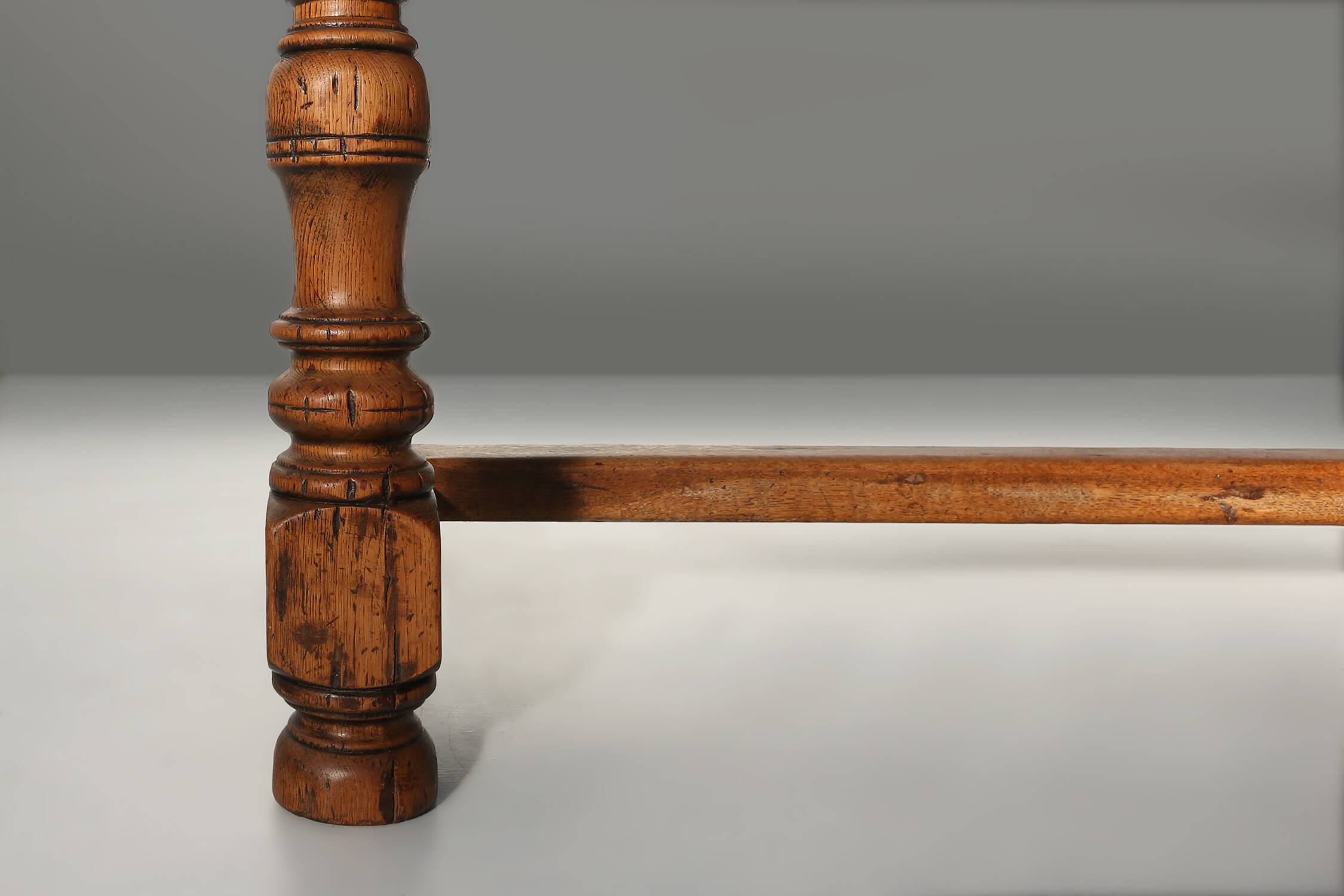 Table à manger française en chêne du XVIIIe siècle