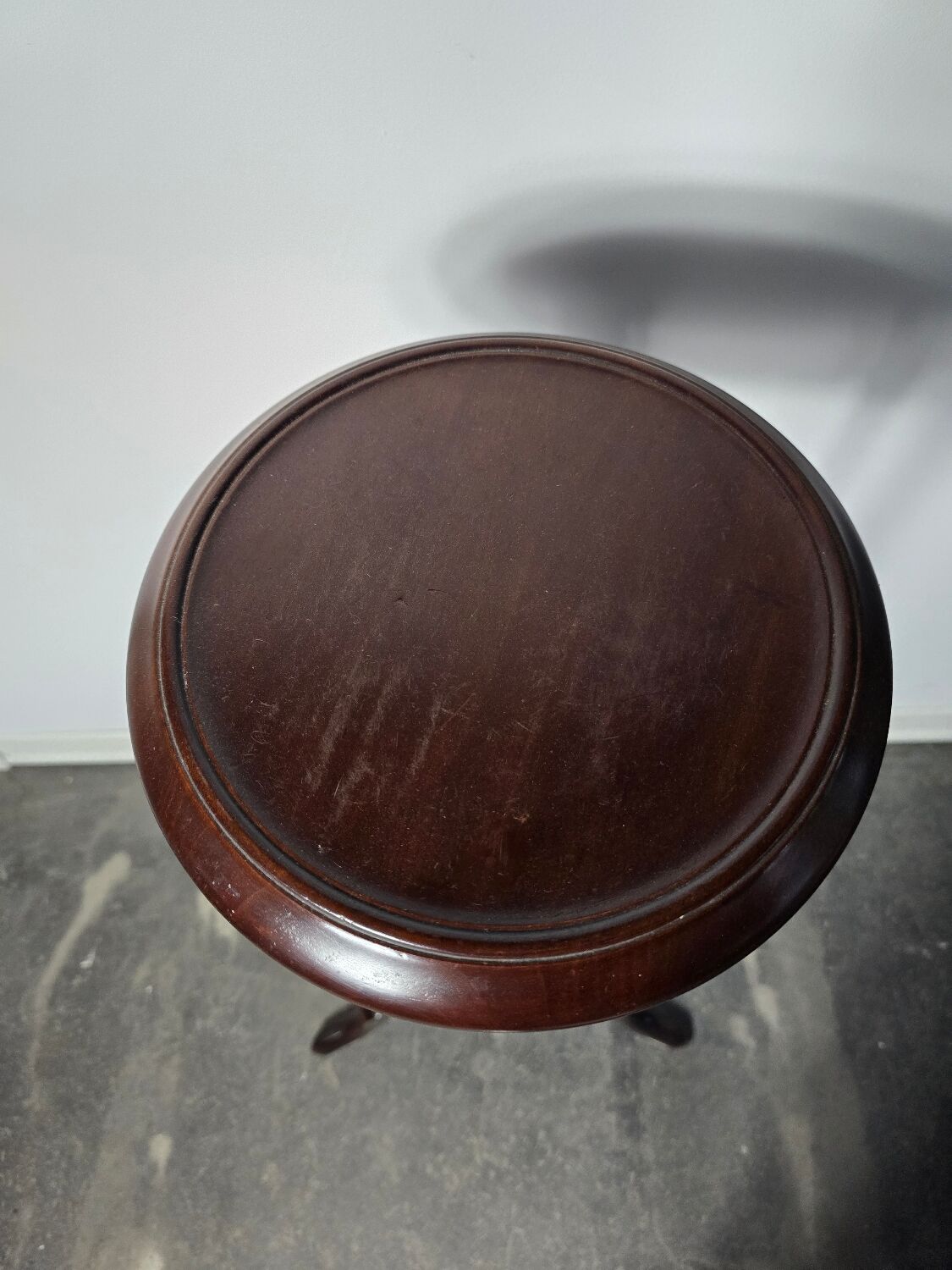 Elegant Victorian Mahogany Plant Stand / Side Table