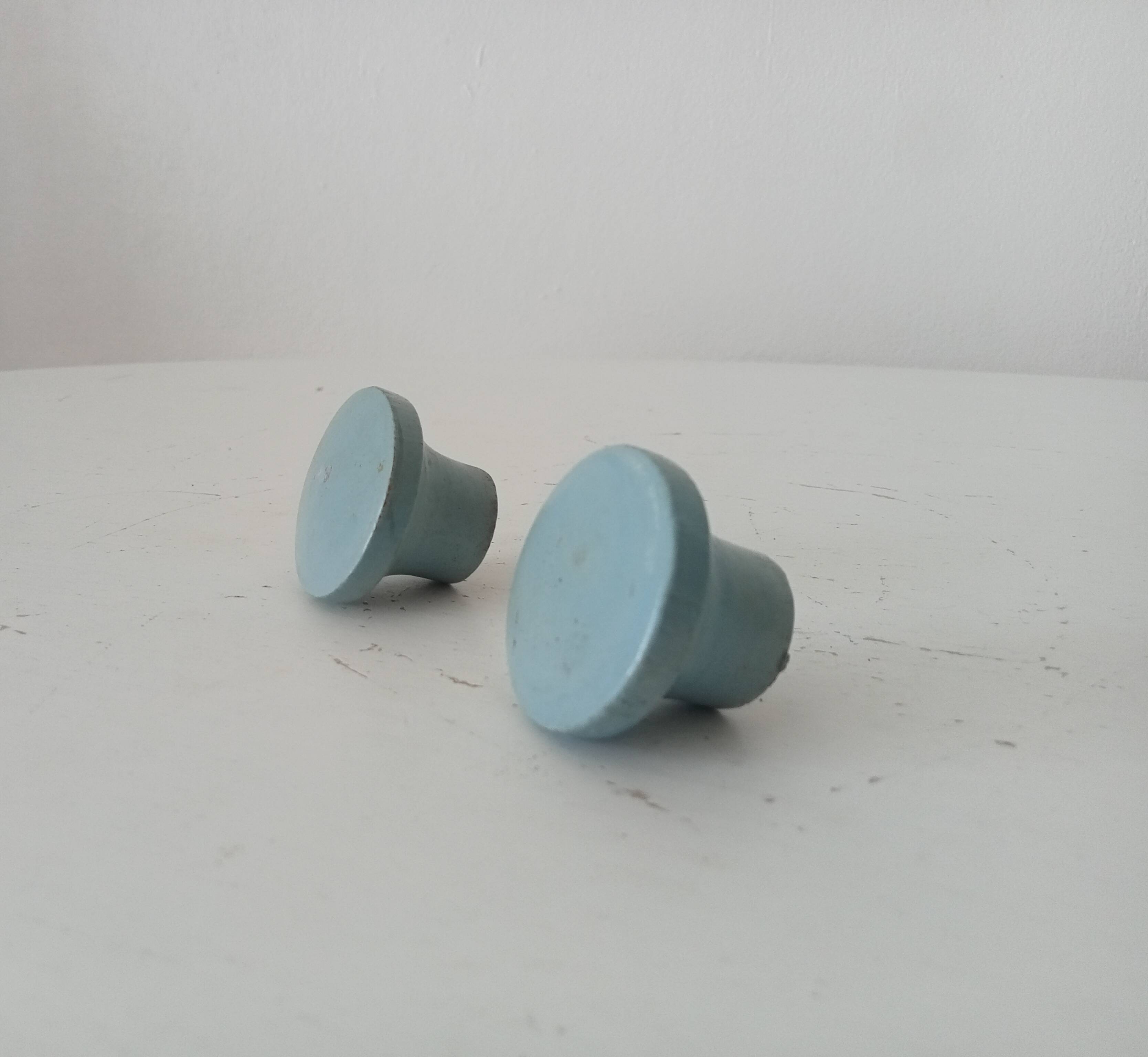 Paire de boutons de meubles vintage en bois
