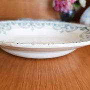 Assiette creuse en faience de Saint Amand et Hamage  , Terre de fer , modèle Guirlande