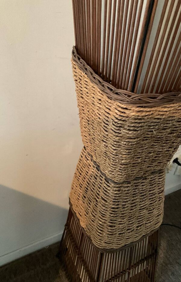 Lampadaire vintage en rotin et raphia