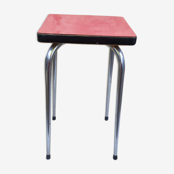 Tabouret en formica rouge