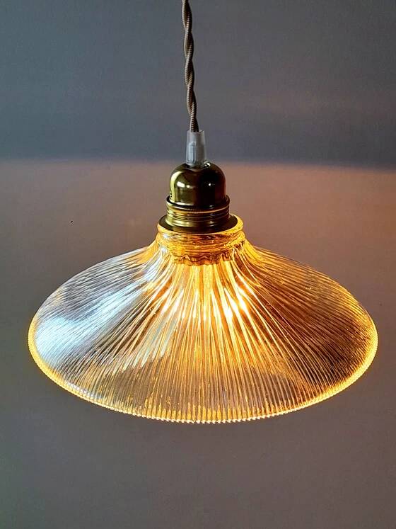Holophane glass suspension