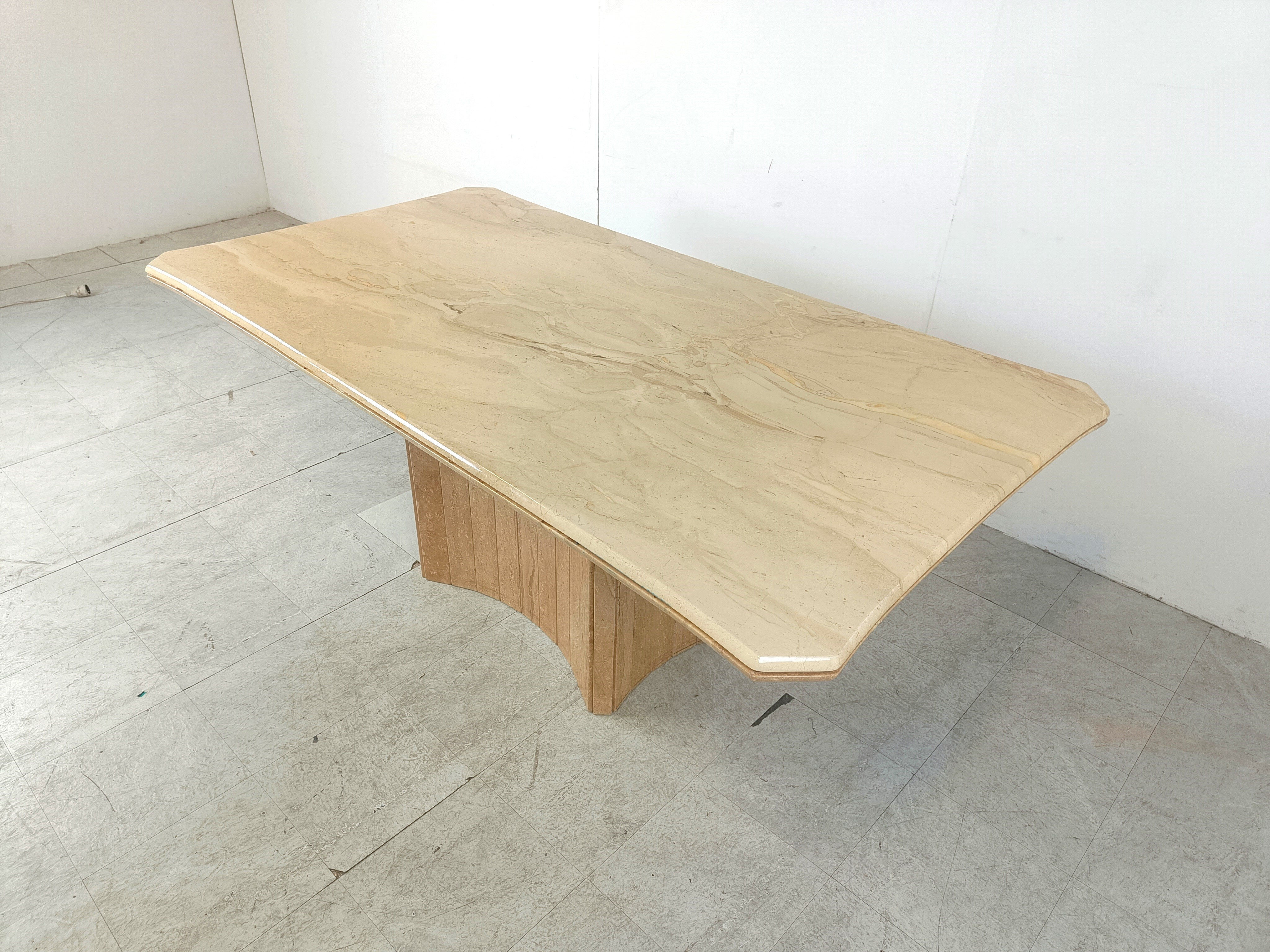 Table à manger en travertin vintage, années 1970