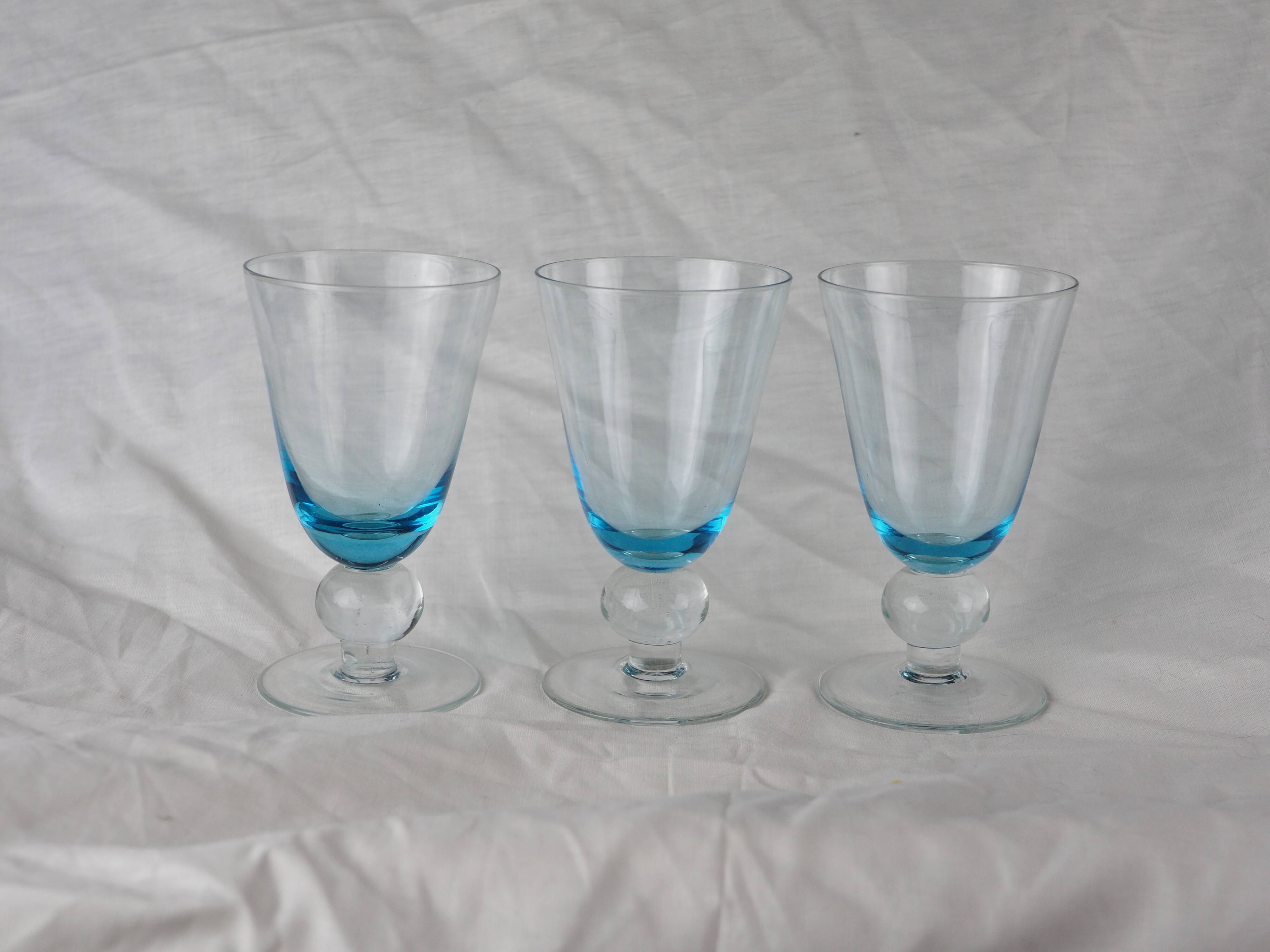 Set of 3 wine glass of the 70s with blue manure