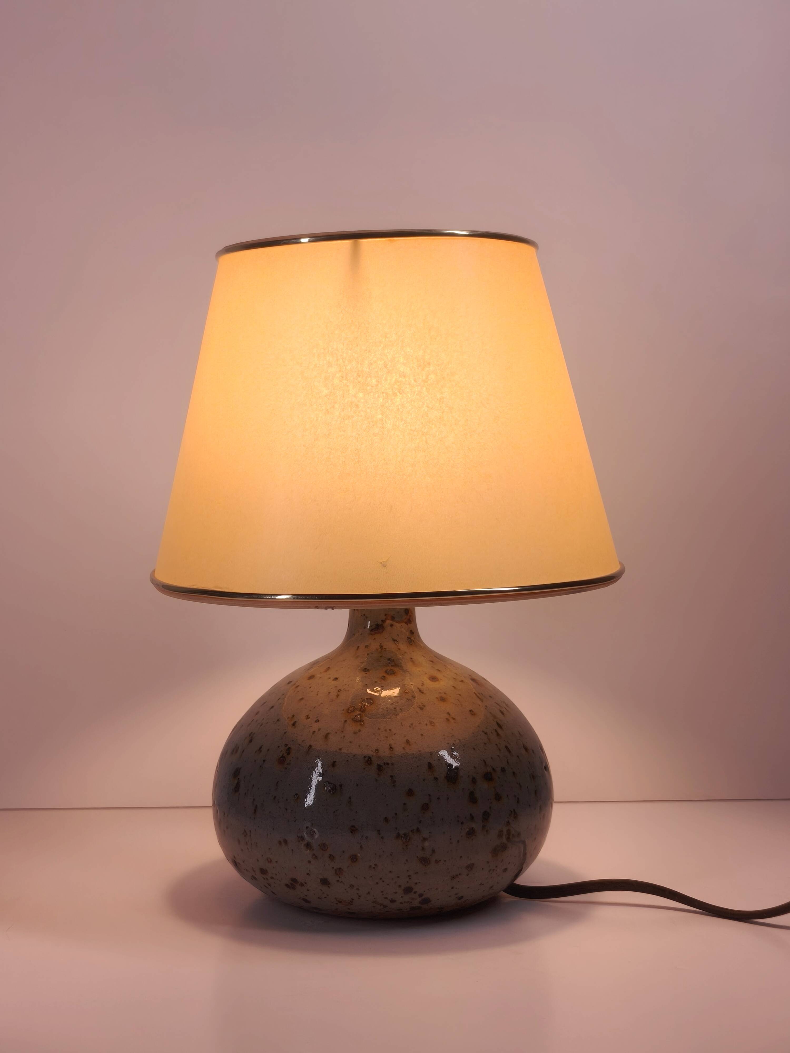 Vintage table lamp in glazed ceramic, 1950s style.