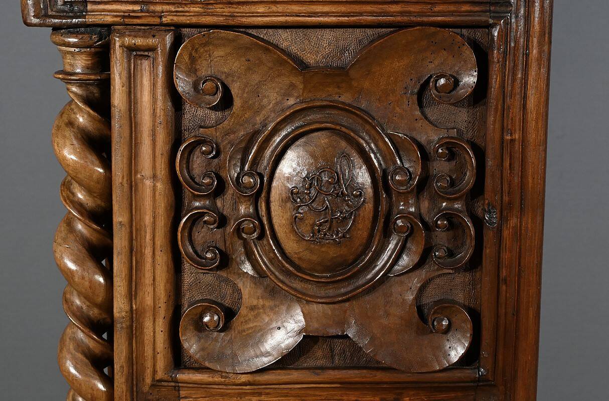 Oratory in solid walnut, Neo-Gothic Renaissance style – Late 19th century