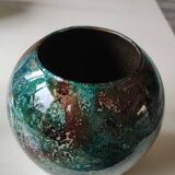 Large signed Line Lacquered Ball Vase. Made of églomisé glass. Dimensions: 18 x 16 cm