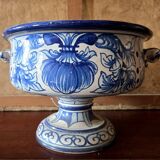 Antoine Montagnon in Nevers: footed bowl in porcelain with blue decoration.