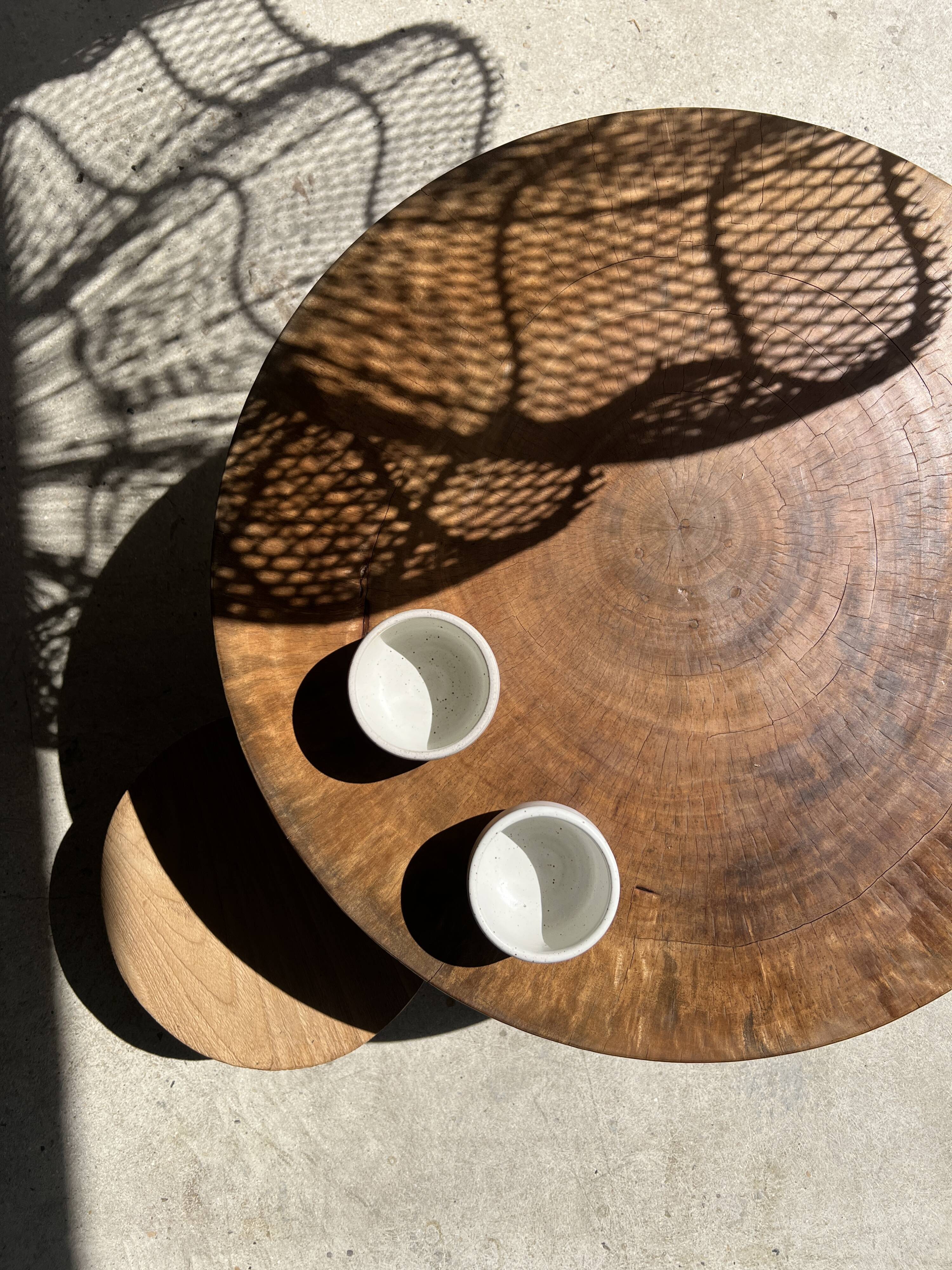 Quadripod coffee table in solid wood monoxyl natural color (dark)