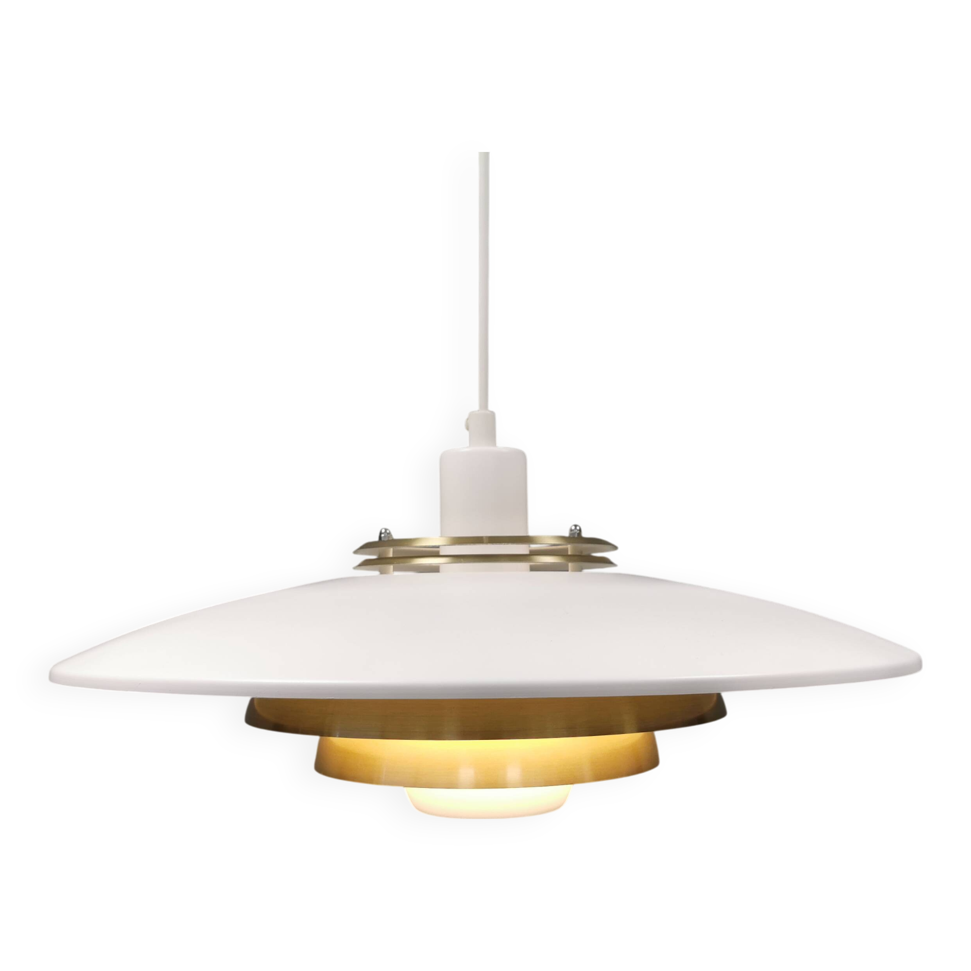 Lampe suspendue de conception danoise, par JEKA (fermée au début des années 90) modèle Dania