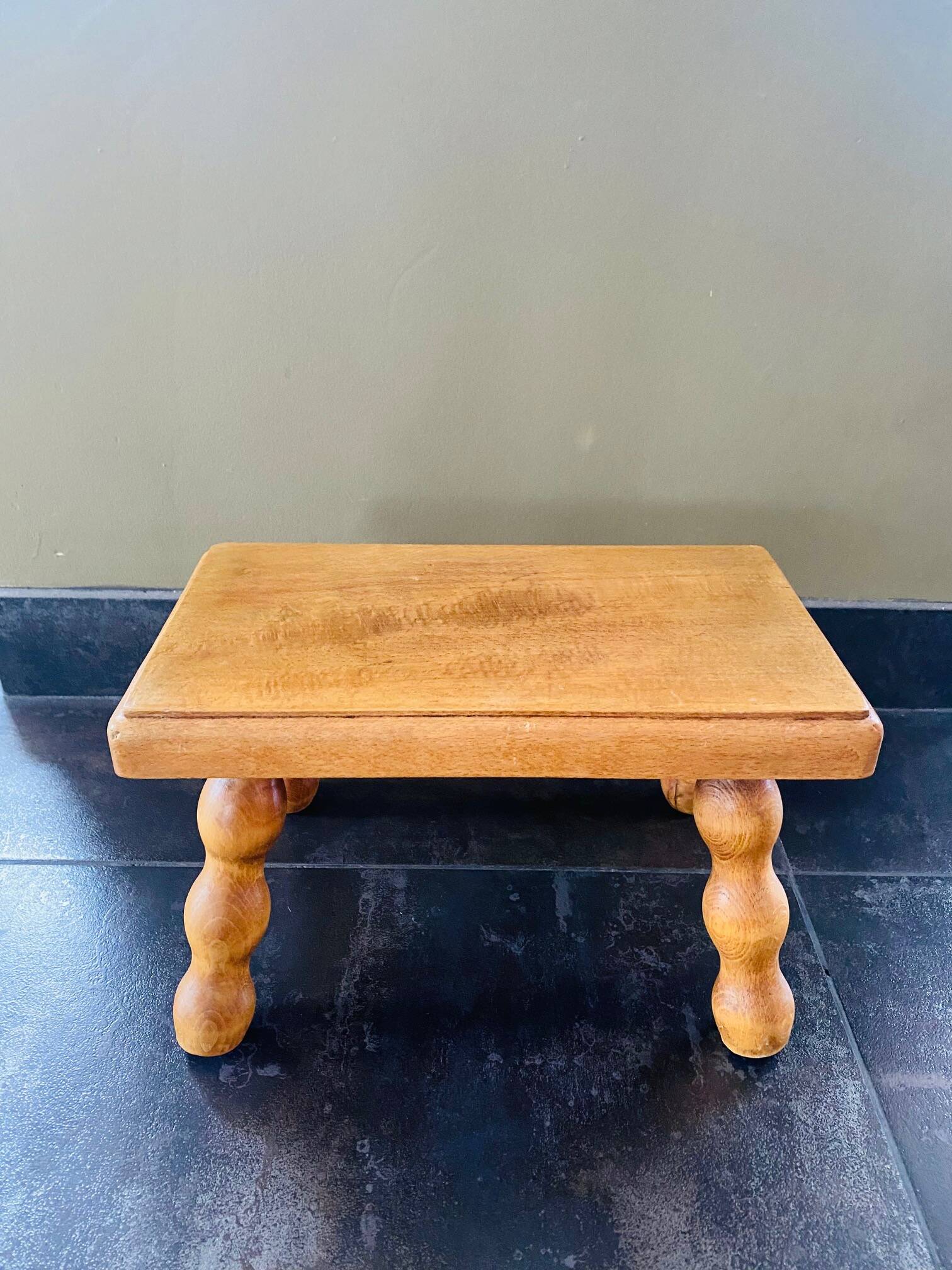 Vintage turned wooden foot stool/step stool