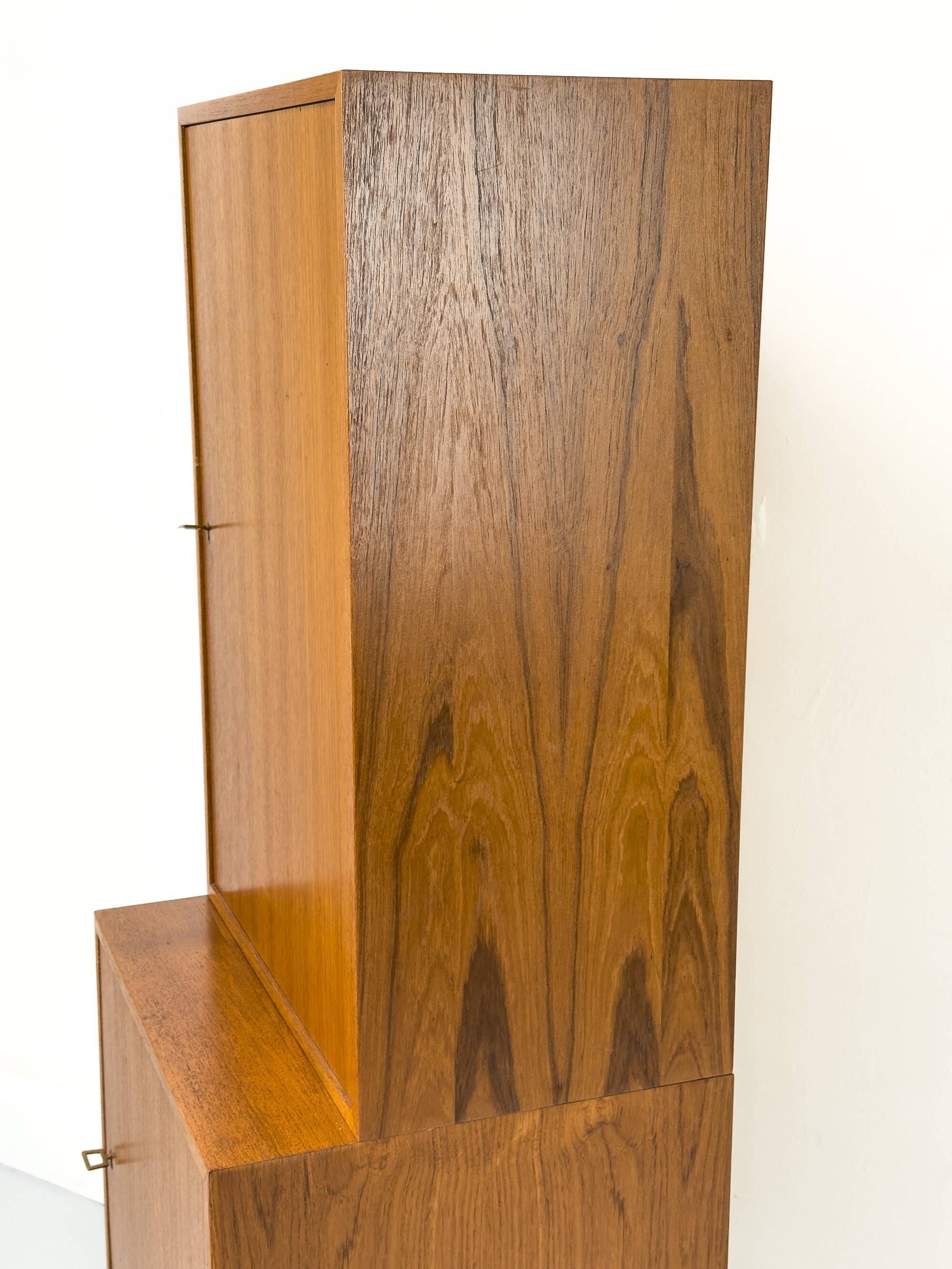 Armoire étroite en teck, années 1960