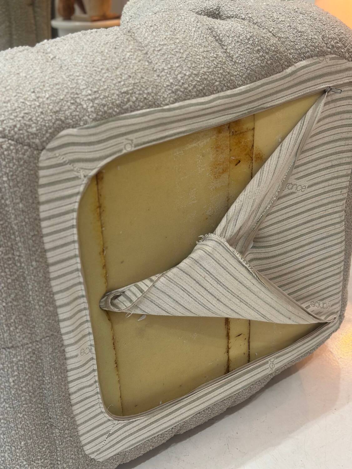 Chauffeuse Togo Ligne Roset par Michel Ducaroy bouclette moka taupe beige