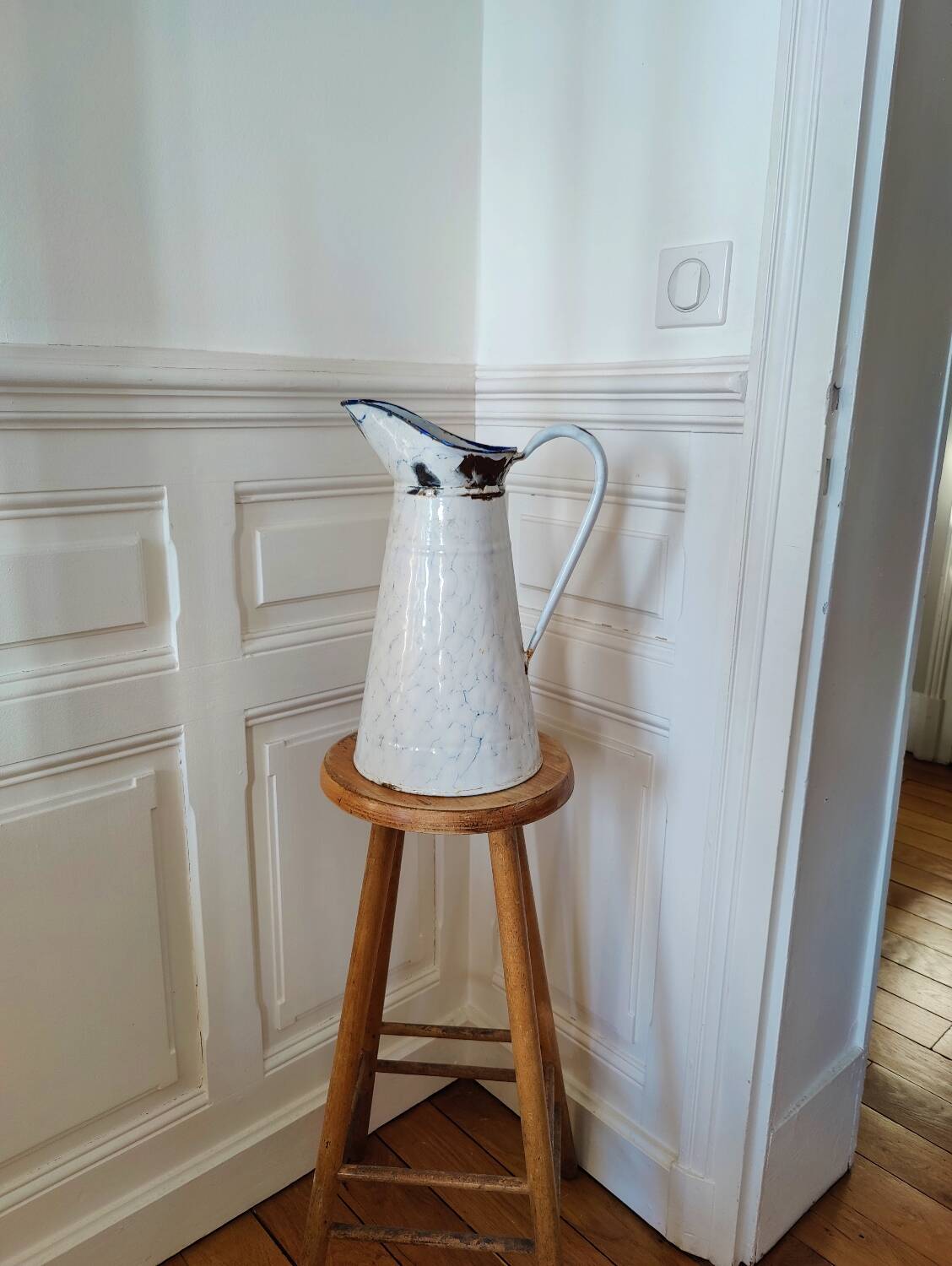 Large enameled water pot