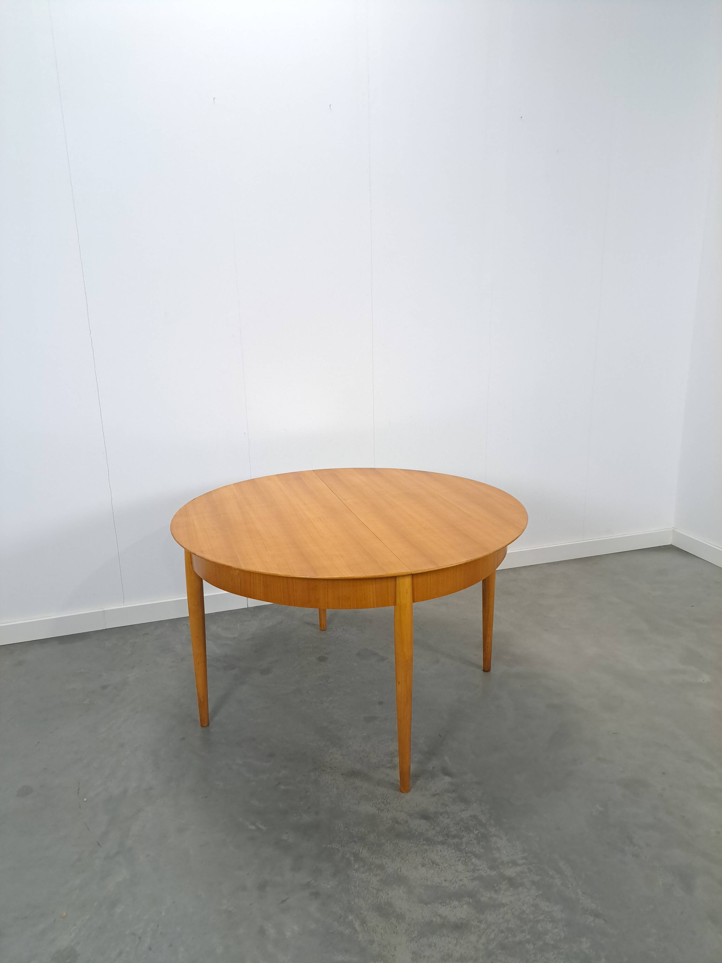Table à manger ronde extensible Lübke design