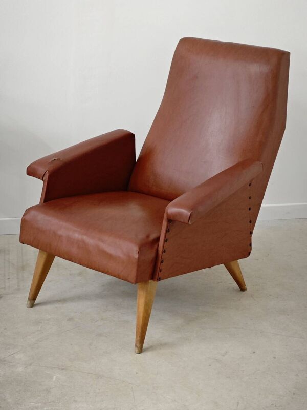 Fauteuil en simili cuir marron camel , France 1960