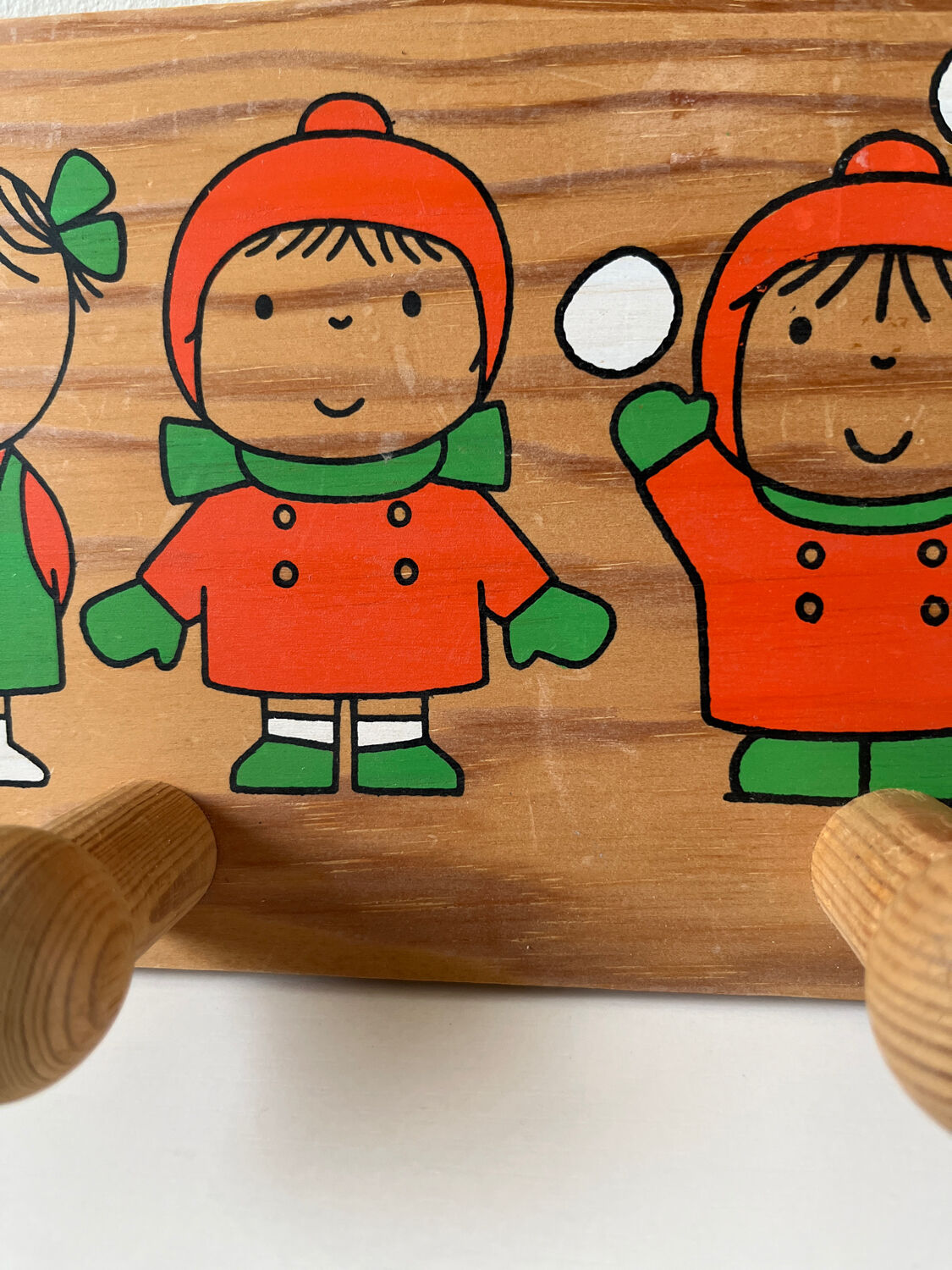 Wall-mounted coat rack