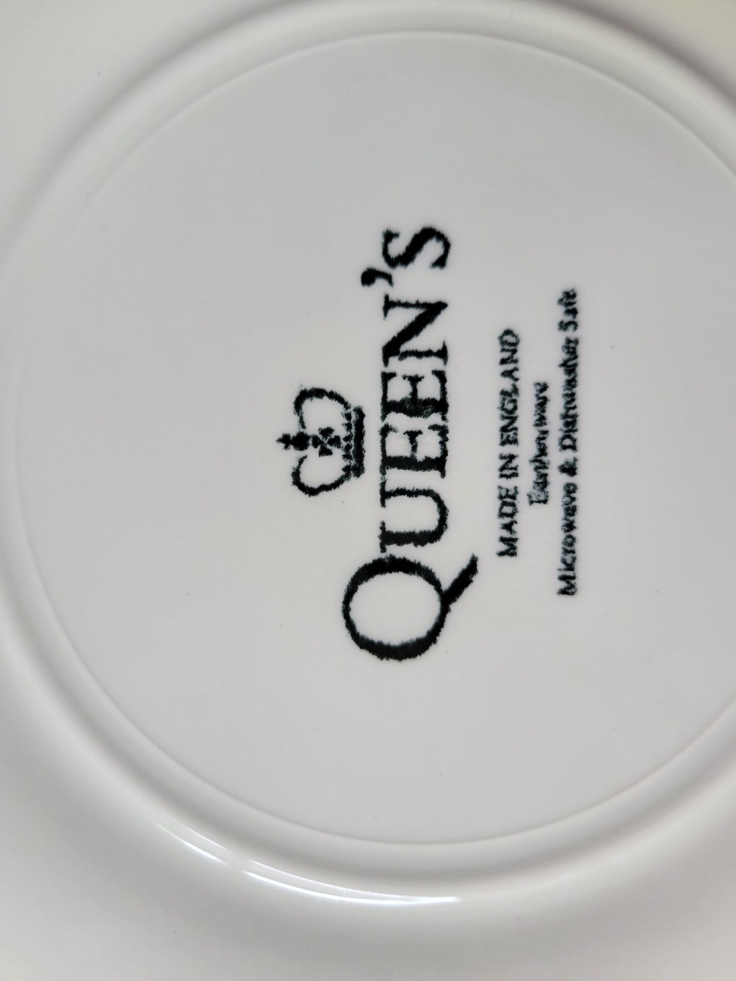 6 assiettes plates Queen's England vers 1970