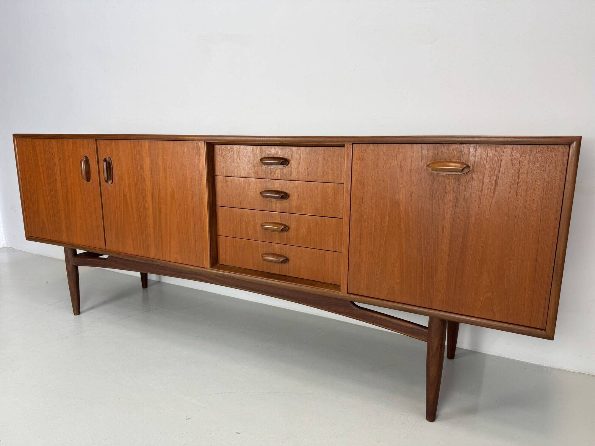 Buffet vintage G-Plan.