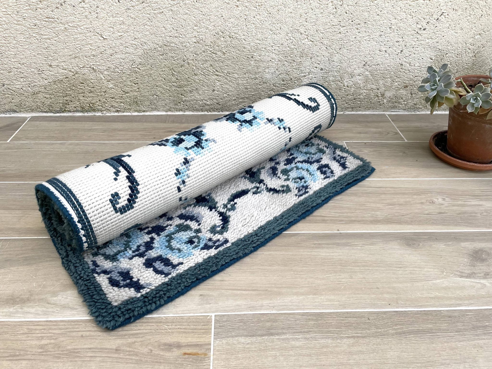 Pure wool blue rug 125x78cm