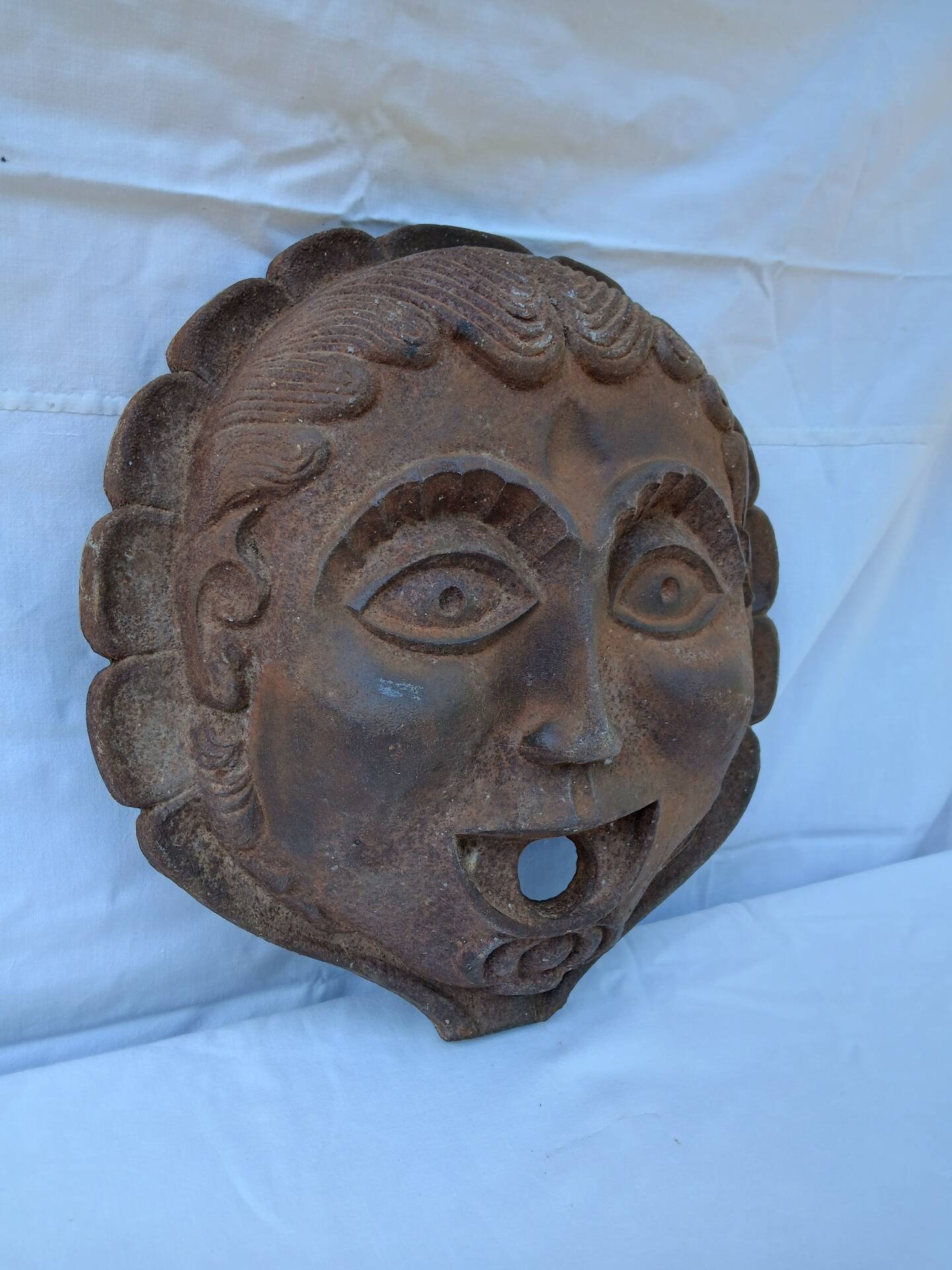 Cast iron face mask mascaron