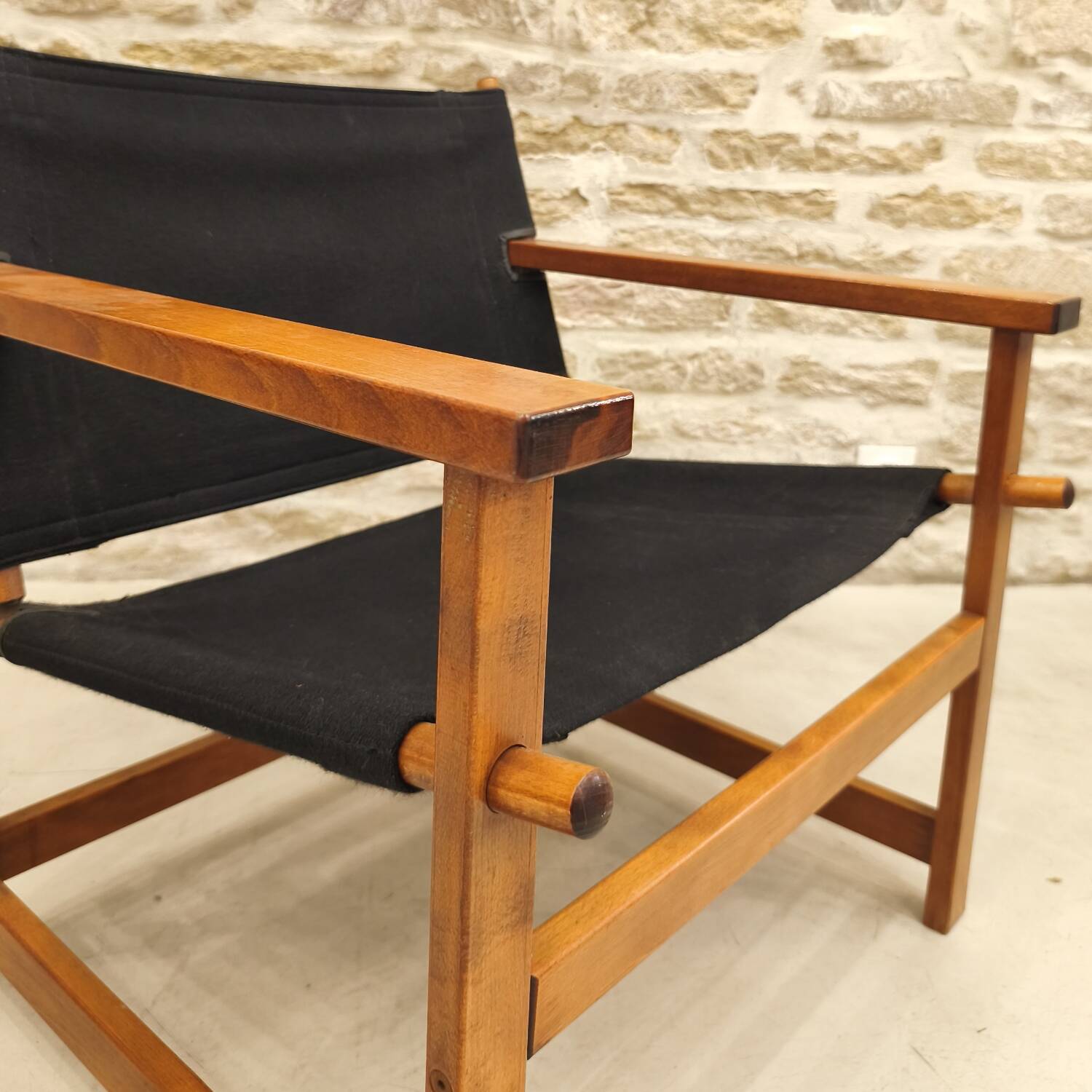 teuil en bois et toile tendue du fabricant Hyllinge Mobler, Danemark