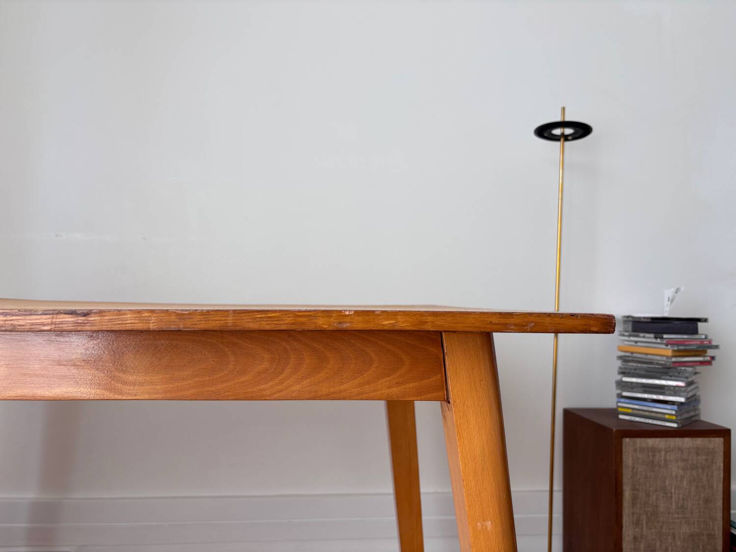 Desk with tapered legs