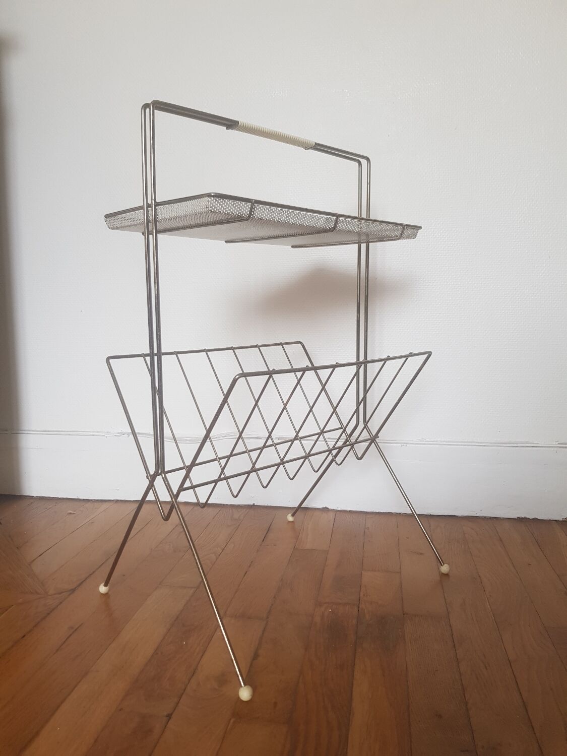 Magazine holder