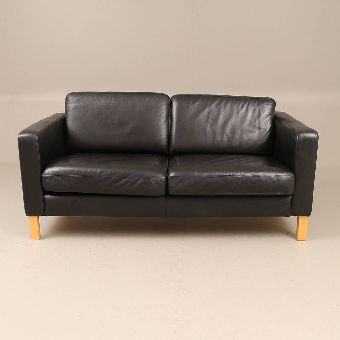 IKEA “Karlstad” — Leather Sofa — Scandinavian Classic with Clean, Timeless