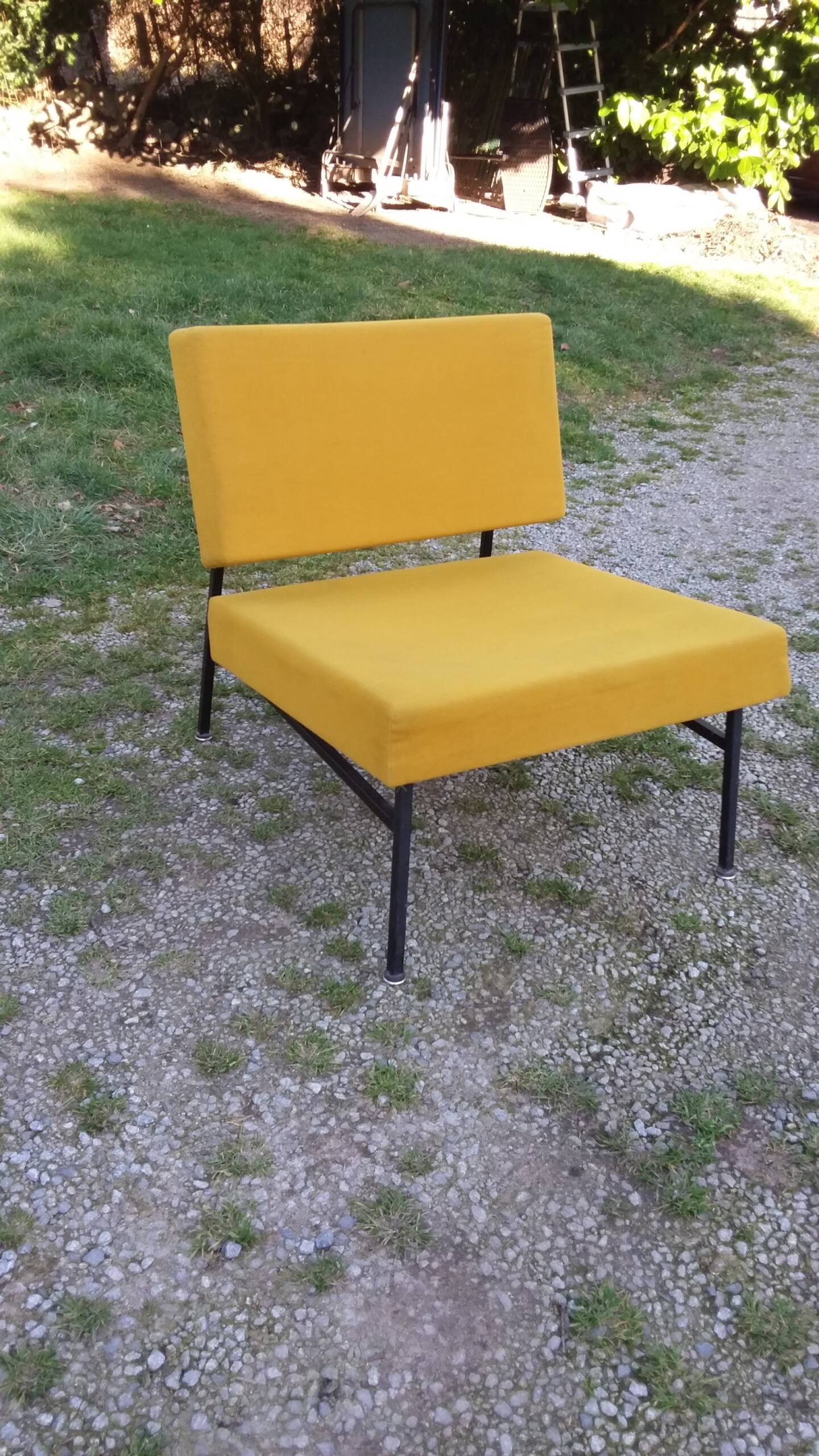 Vintage 50s armchair with black metal base and fabric seats