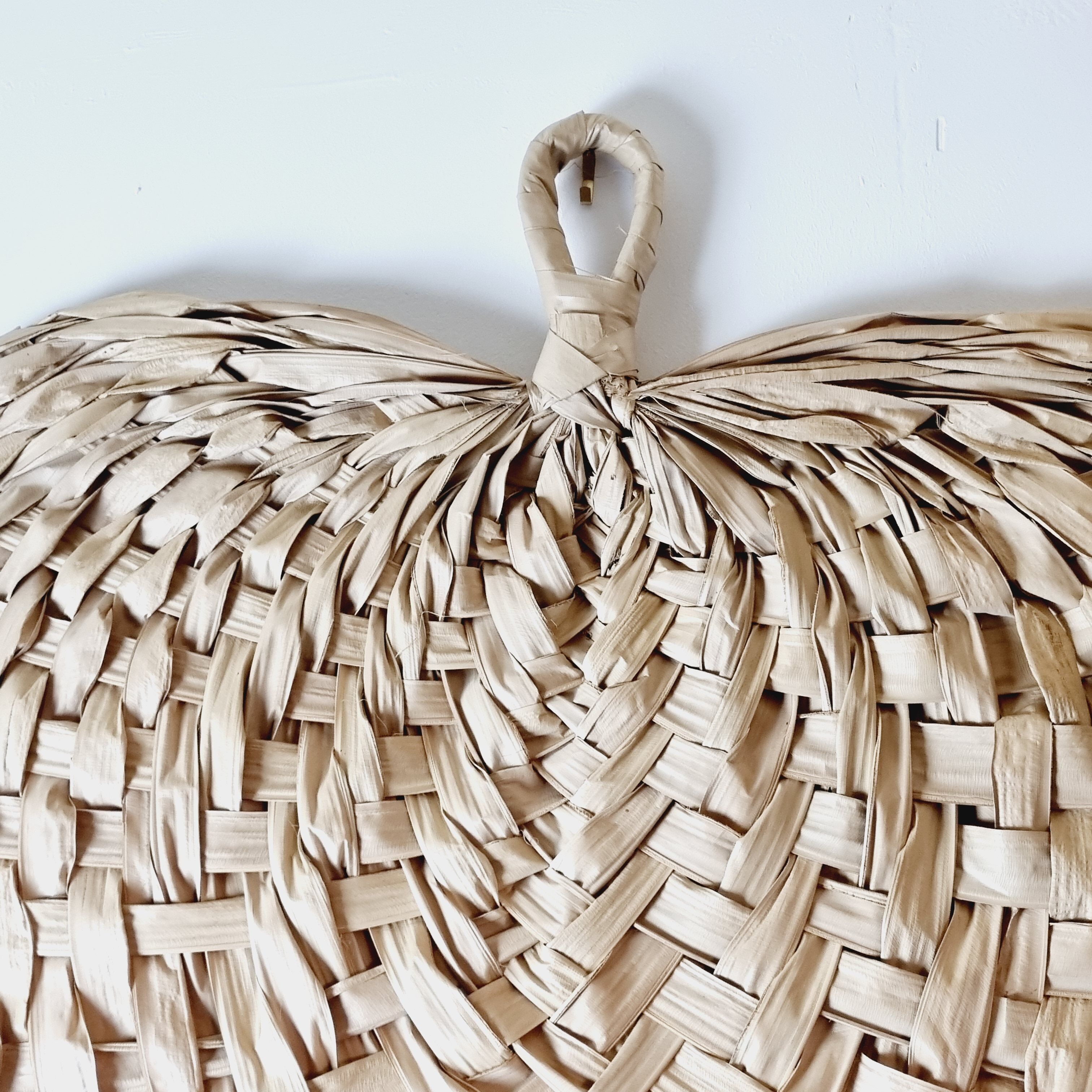 Éventail décoratif en feuilles de palmes vintage