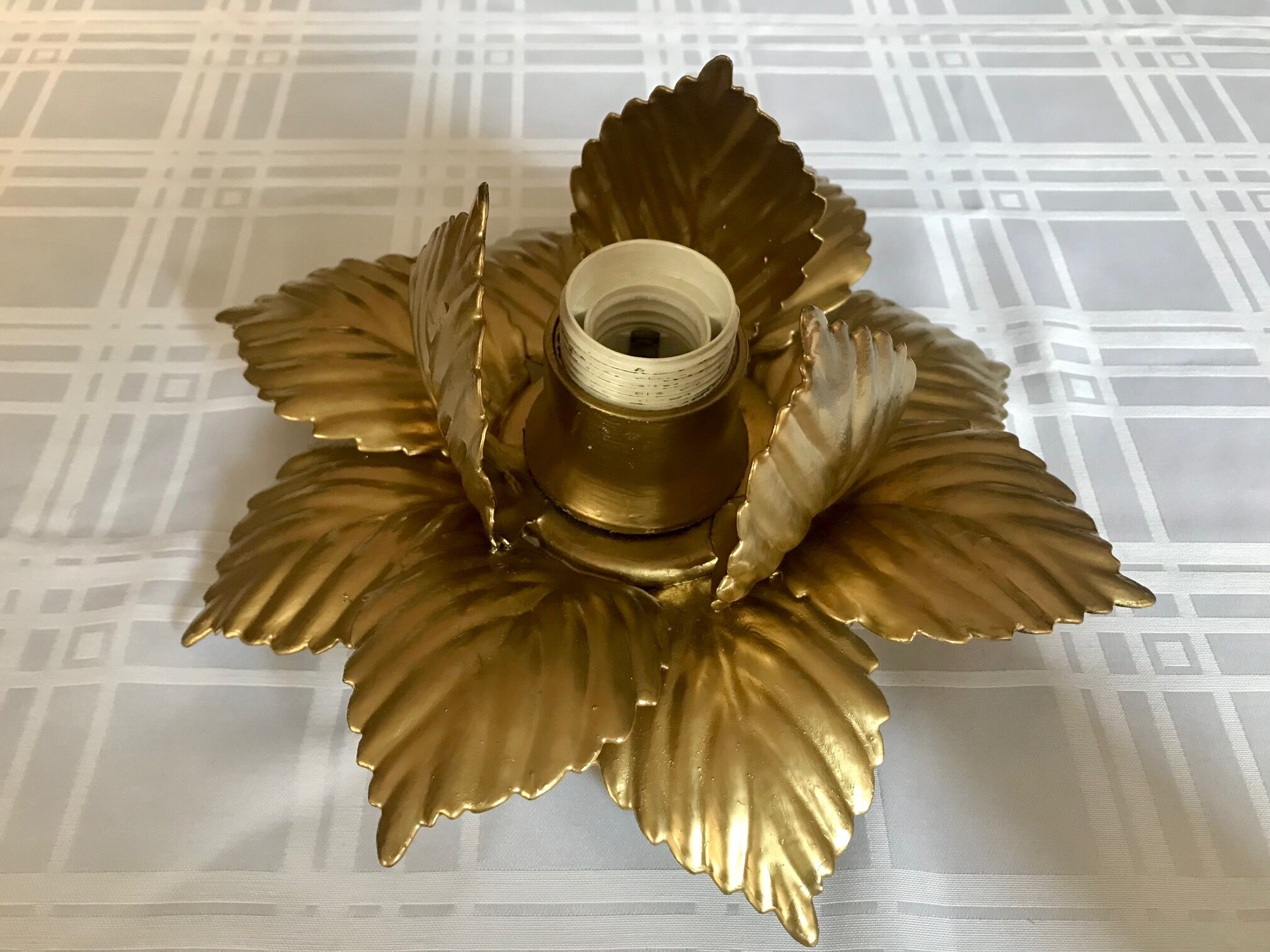 Golden flower wall lamp