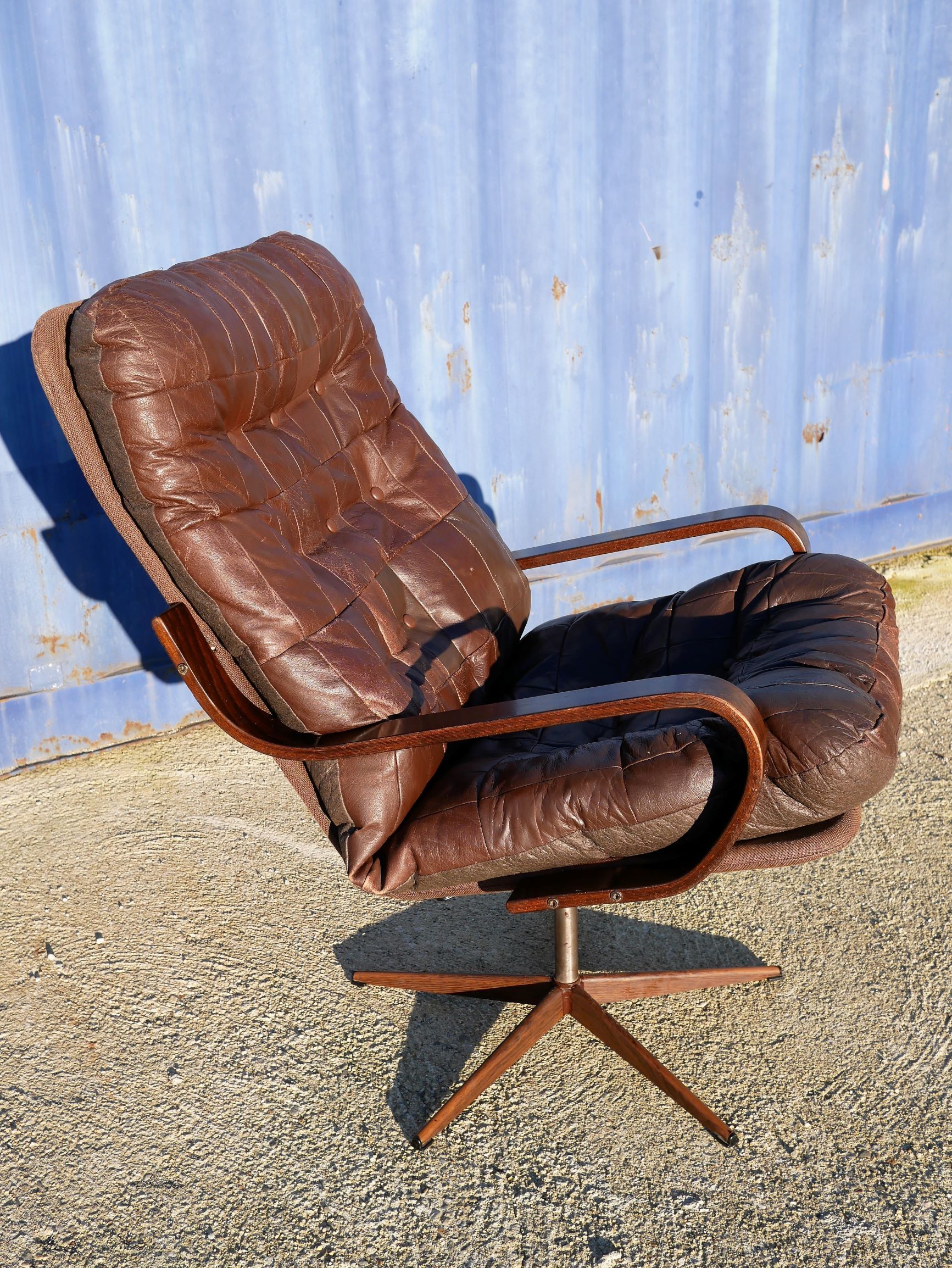 Armchair swivel vintage leather, wood and metal