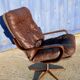 Fauteuil pivotant vintage cuir bois et métal