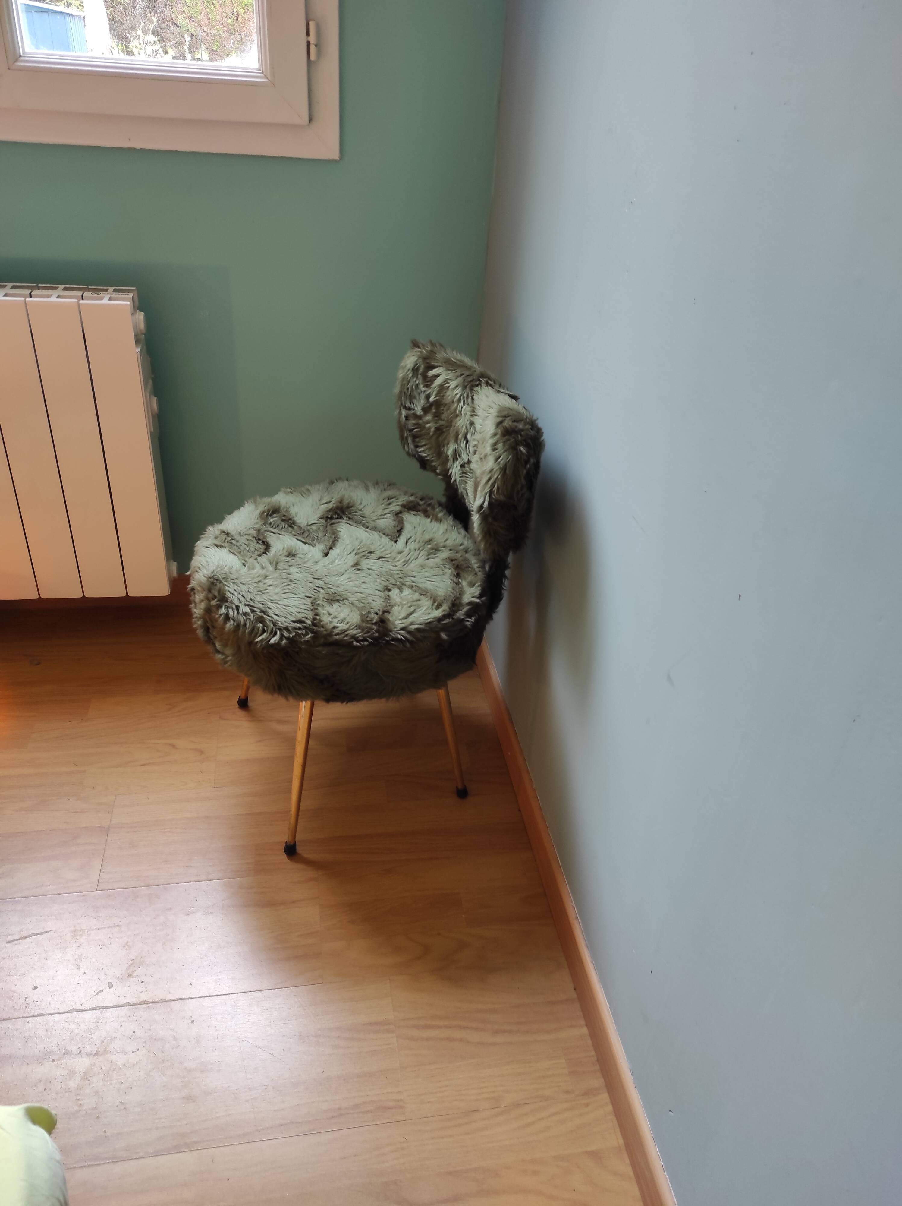 Green "moumoute" chair 1970 Pelfran