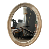 Miroir en bois de forme ovale