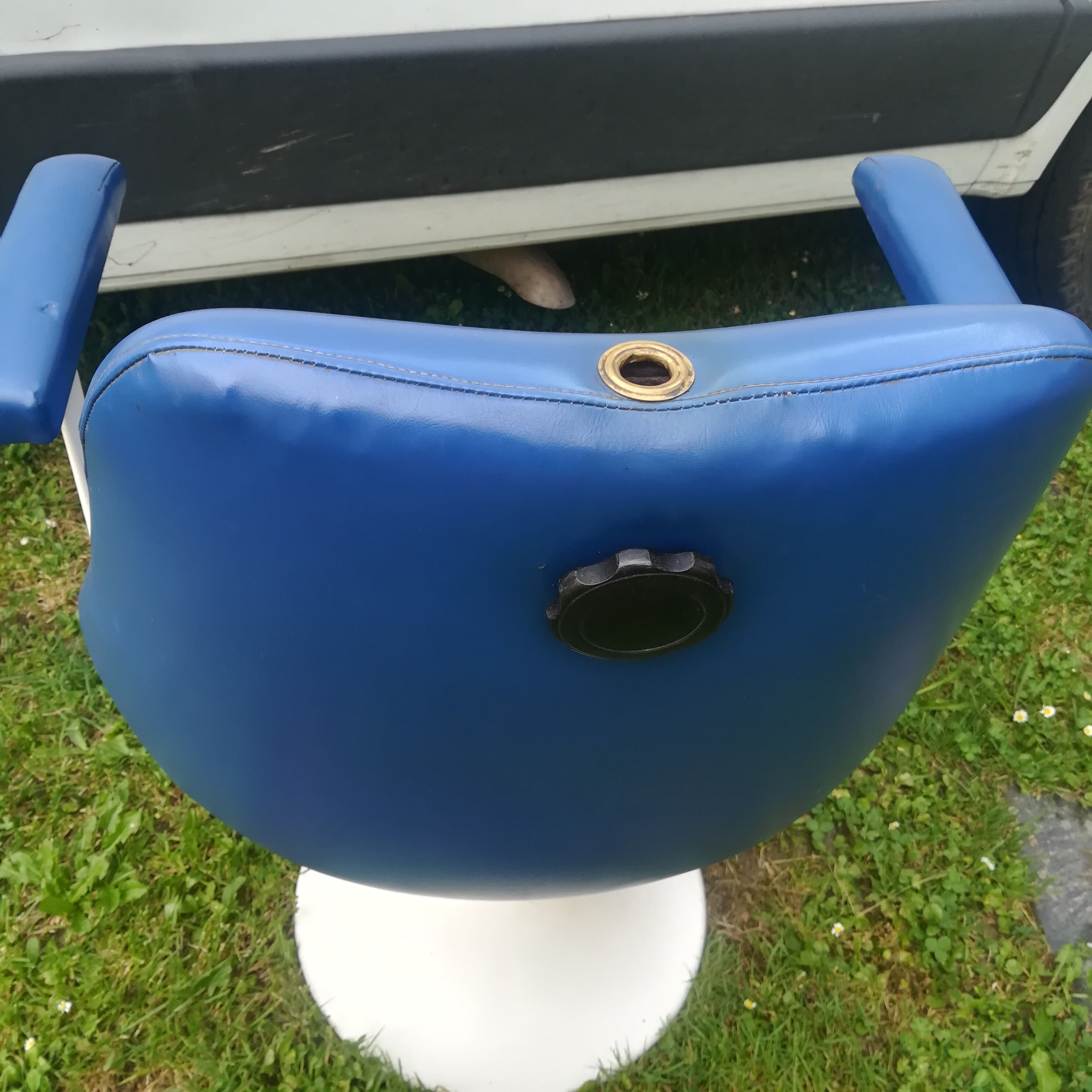 Former hairdressing armchair 70